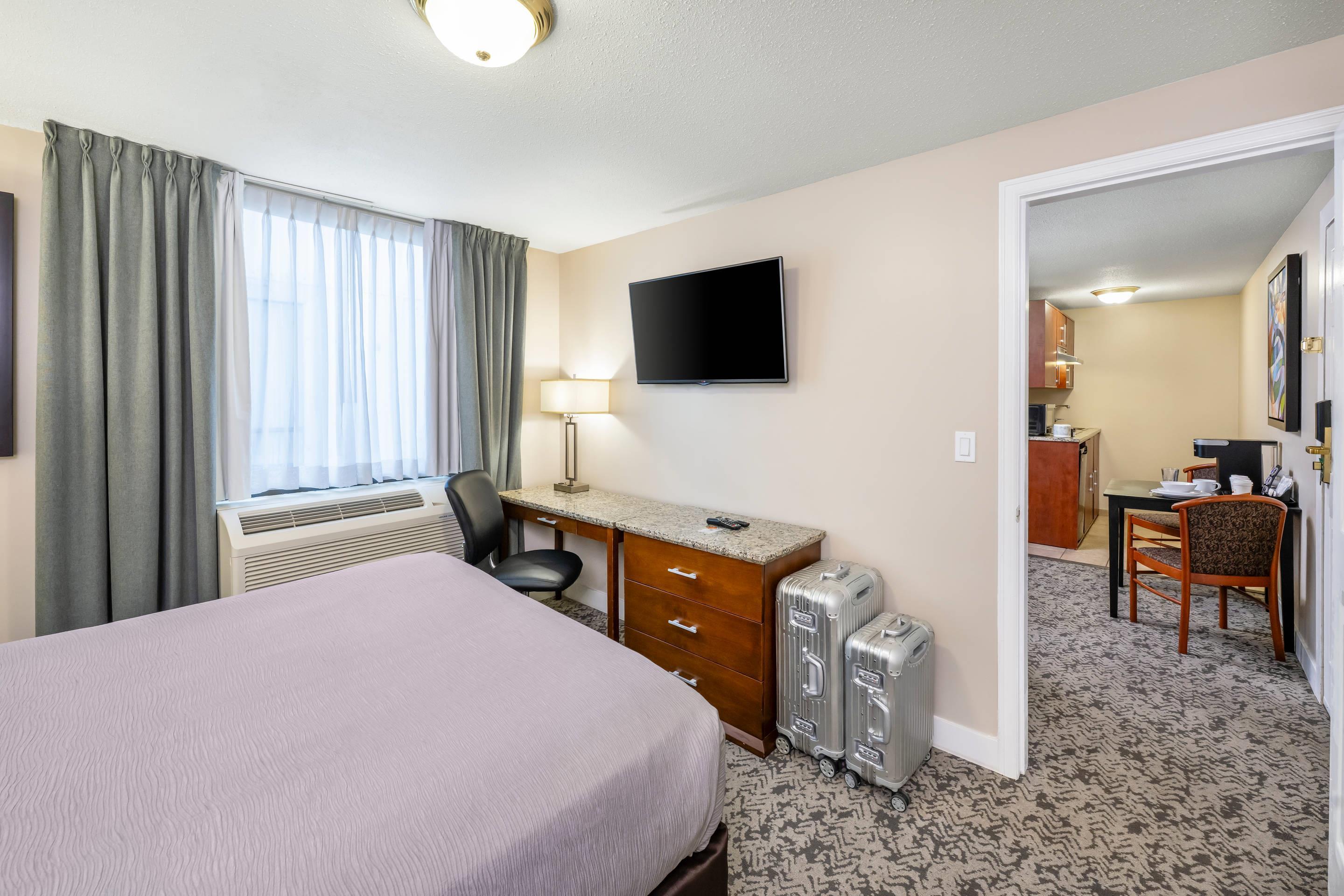 Suite Queen Size Bed