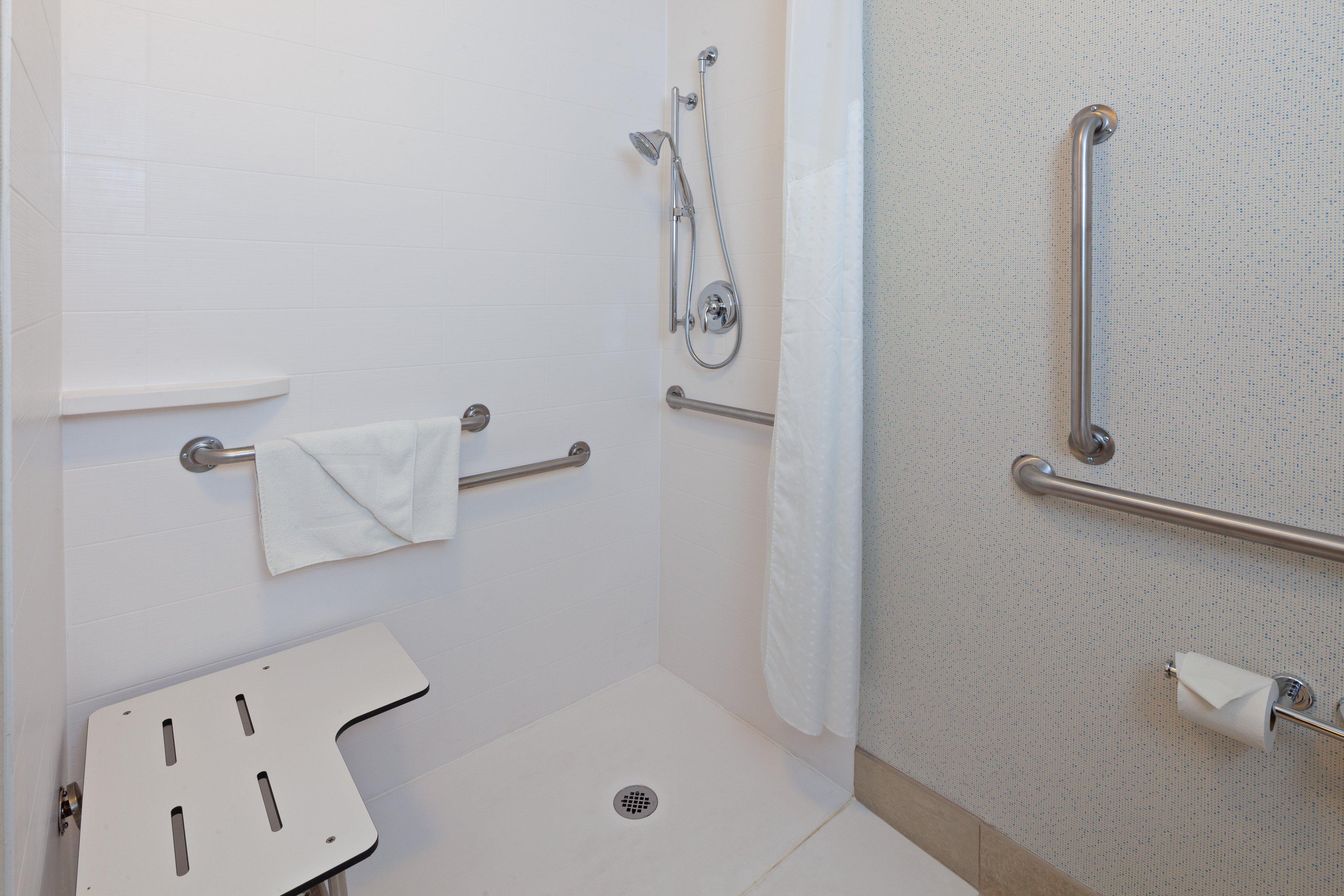 Suite Accessible King Size Bed