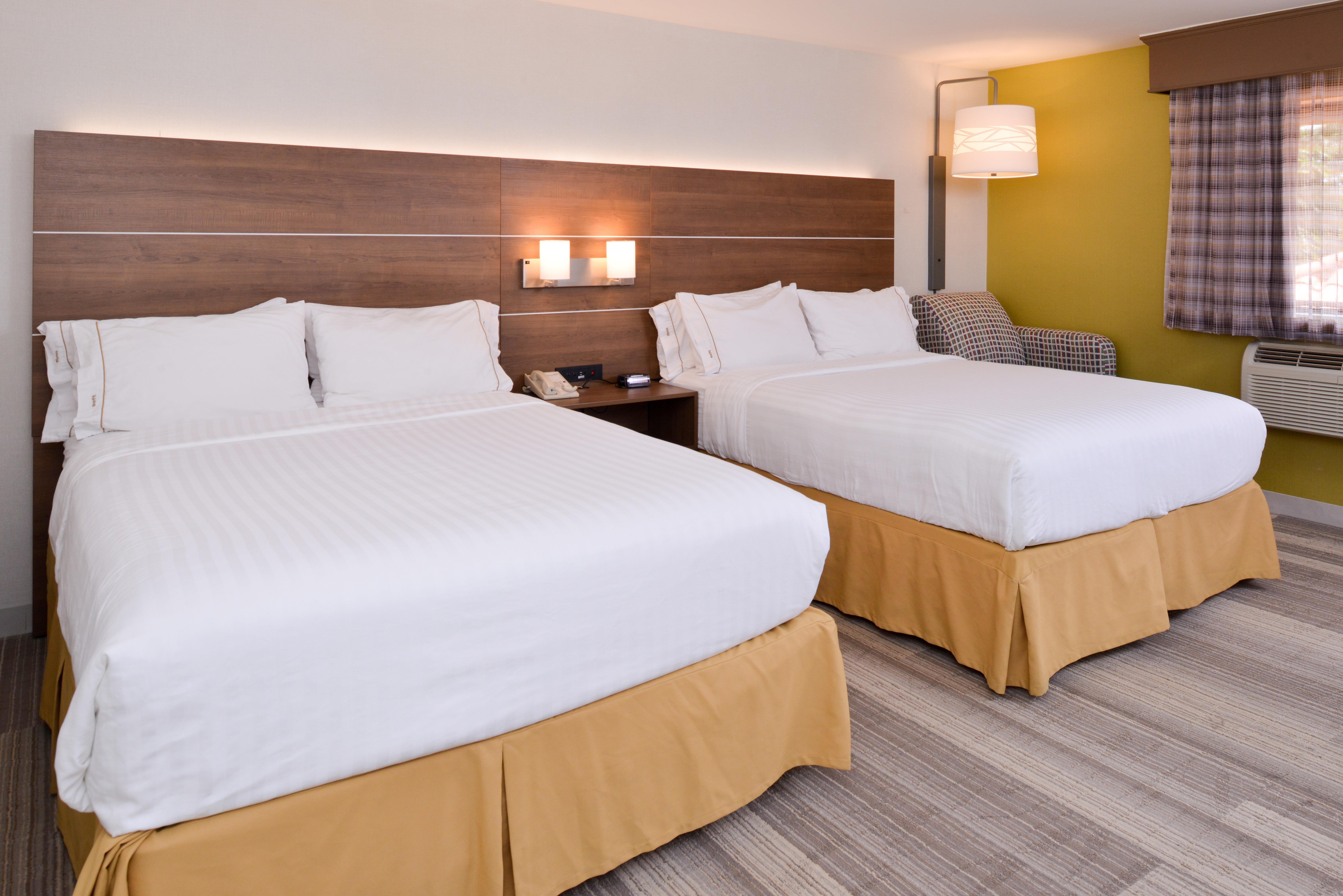 Quadruple Two Queen Beds Premium