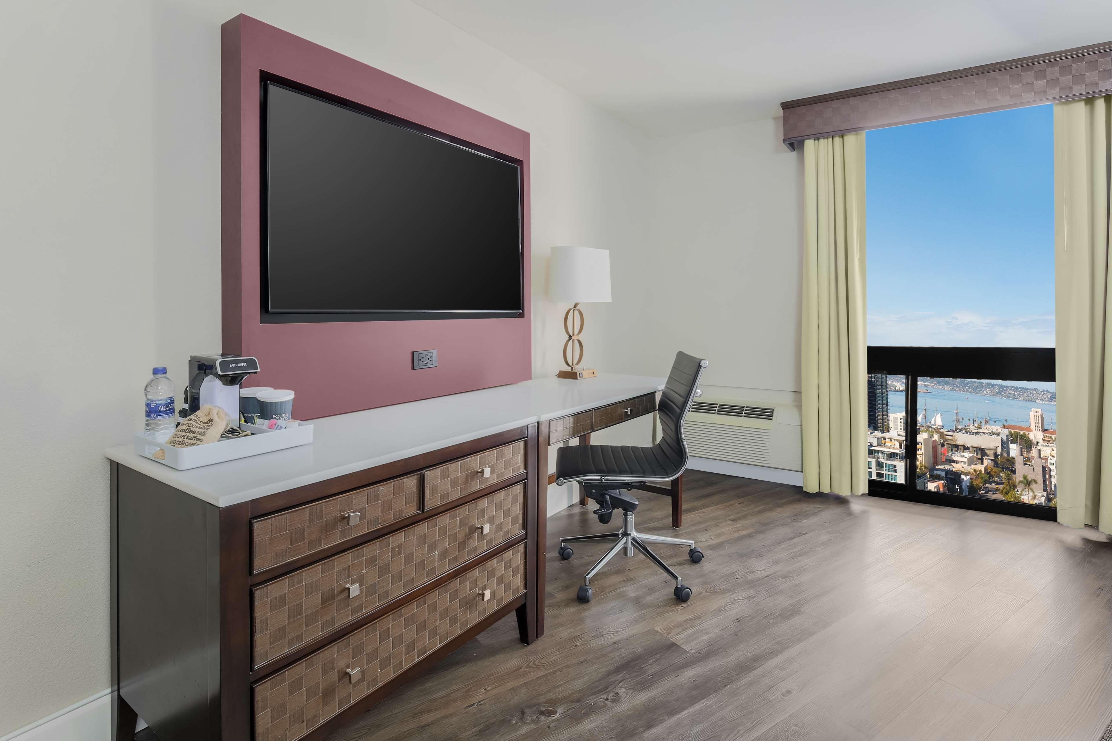 Double Bay View King Bed