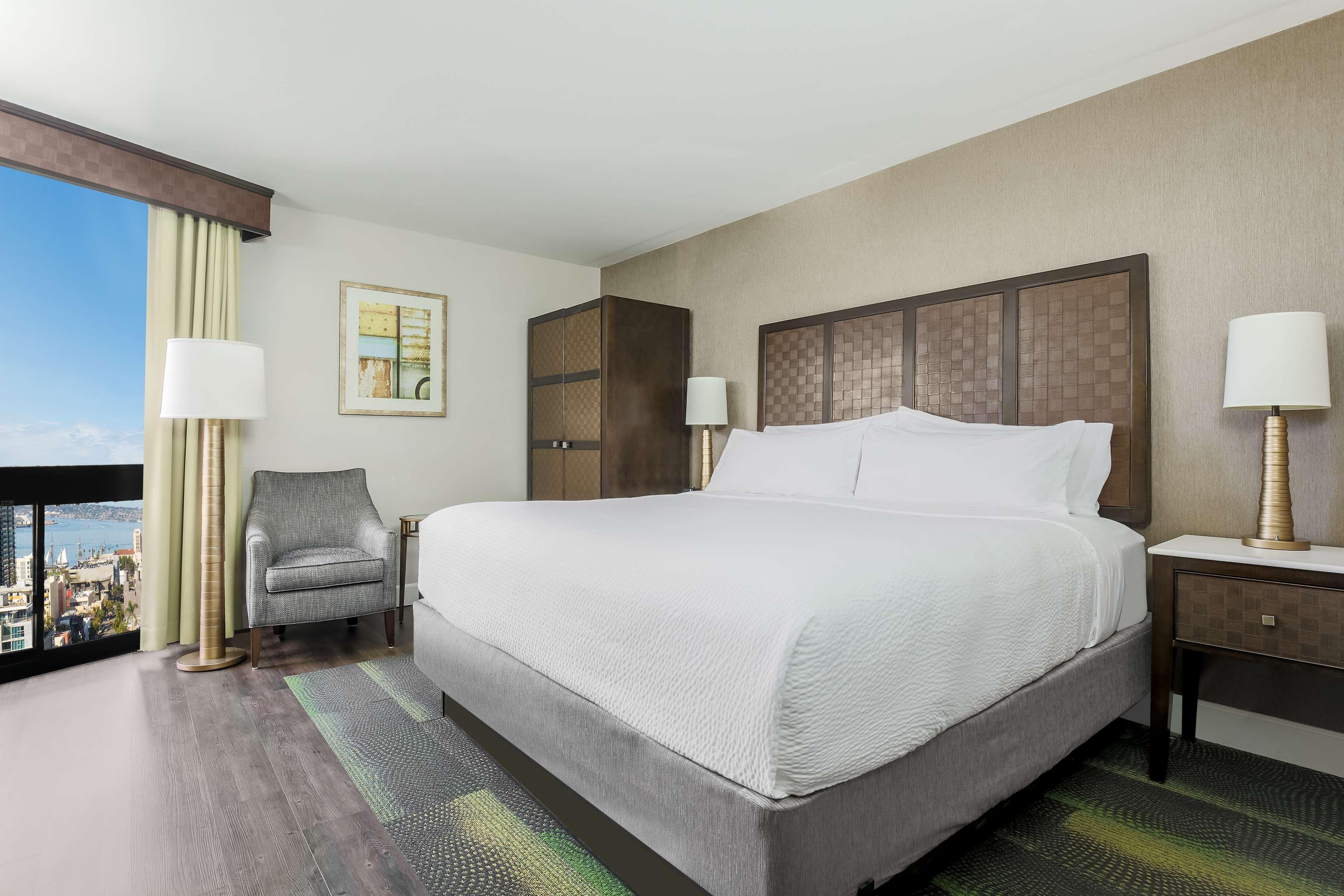 Double Bay View King Bed