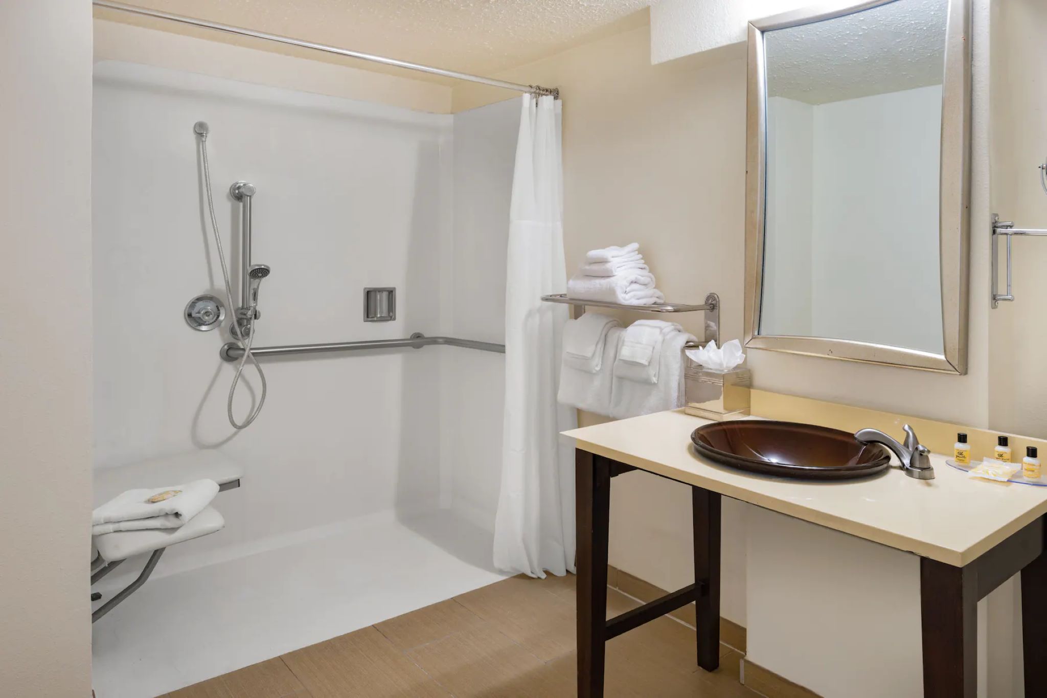 Room Accessible King Size Bed