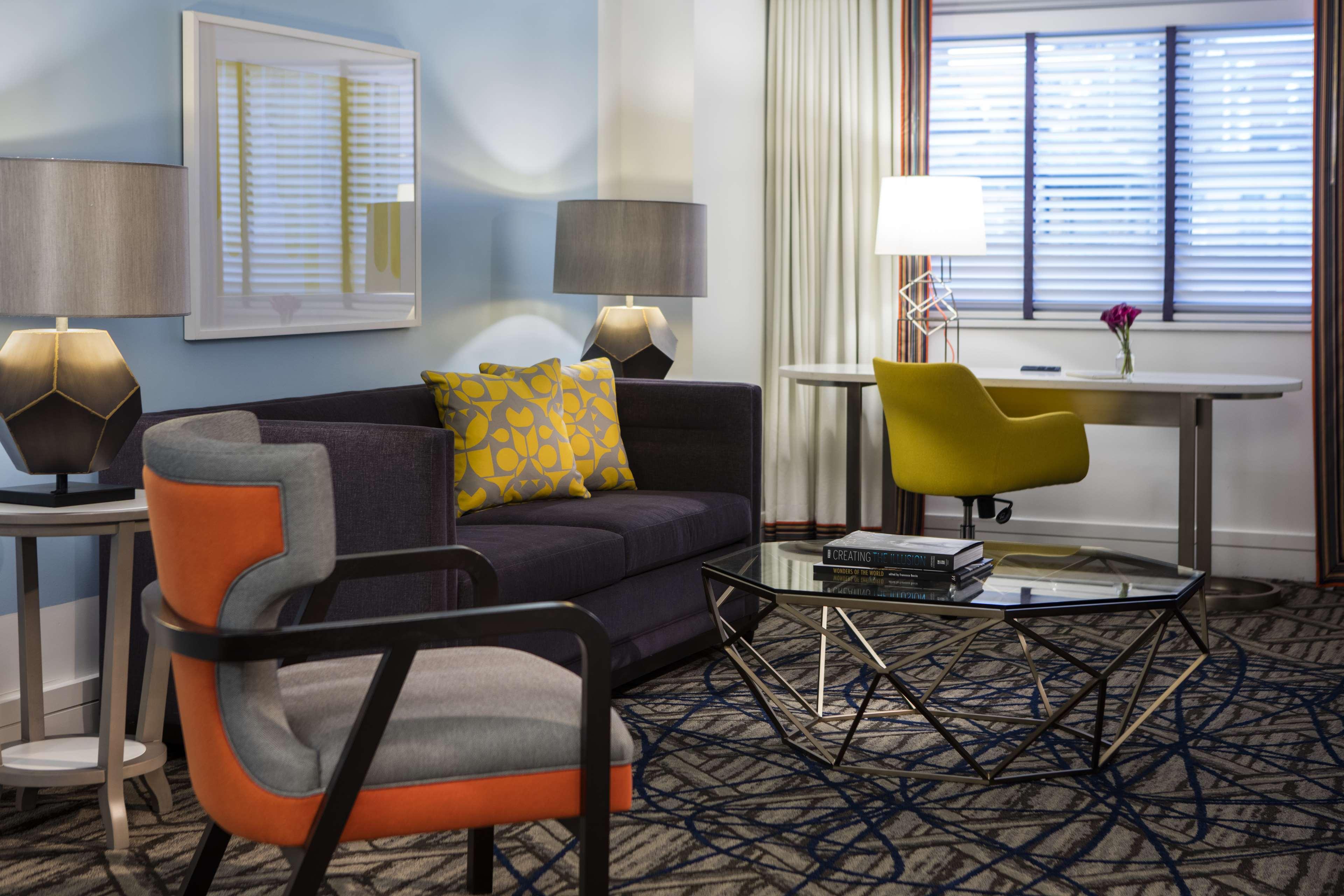 Suite Deluxe King Bed