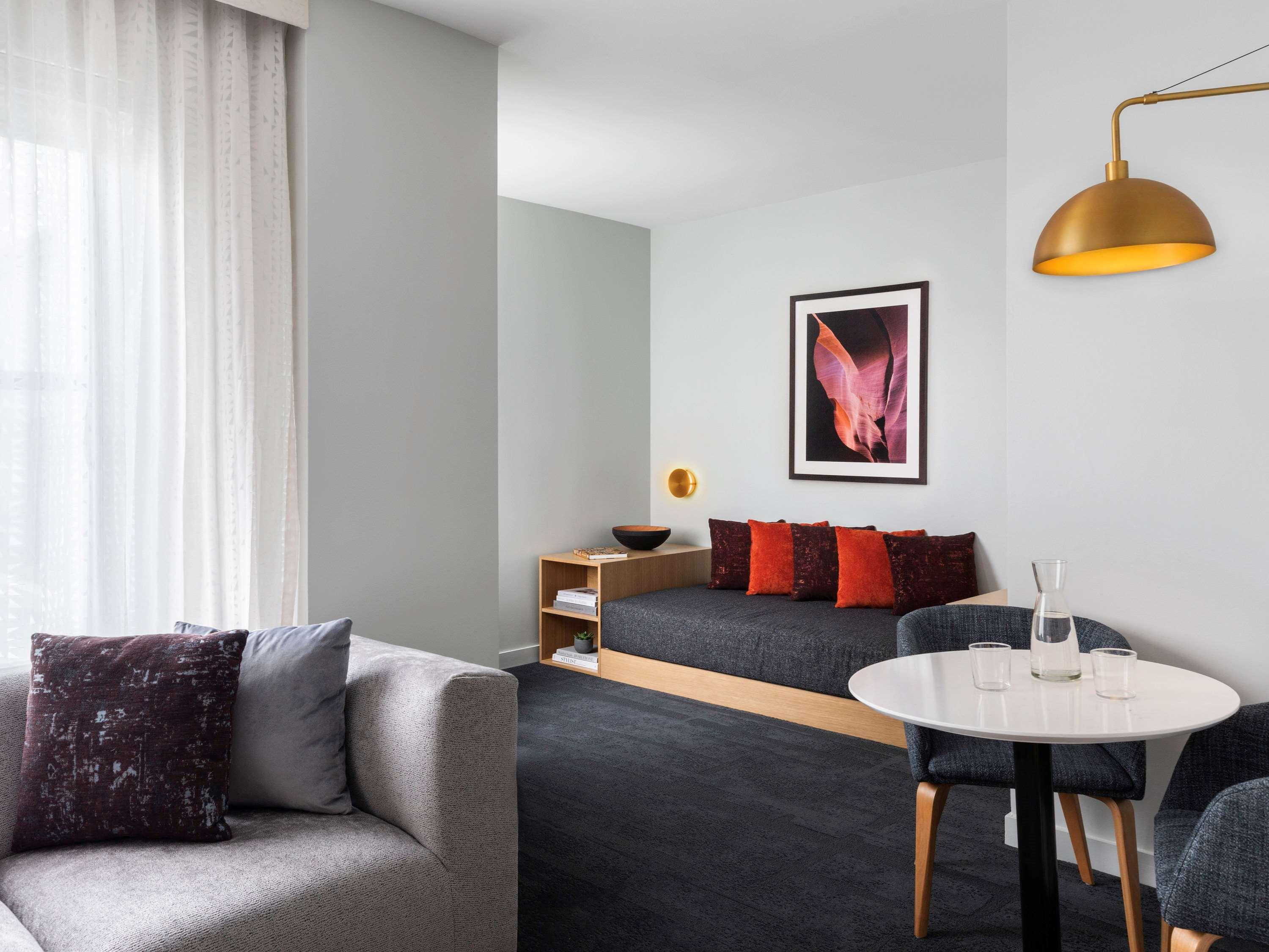 Suite Deluxe Queen Bed