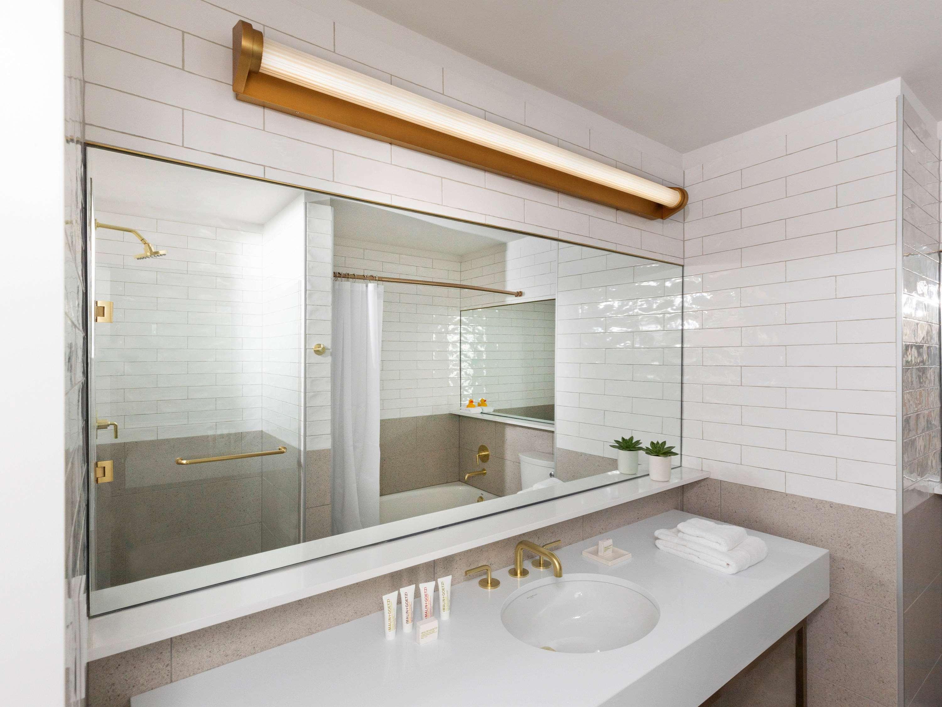 Suite Deluxe Queen Bed