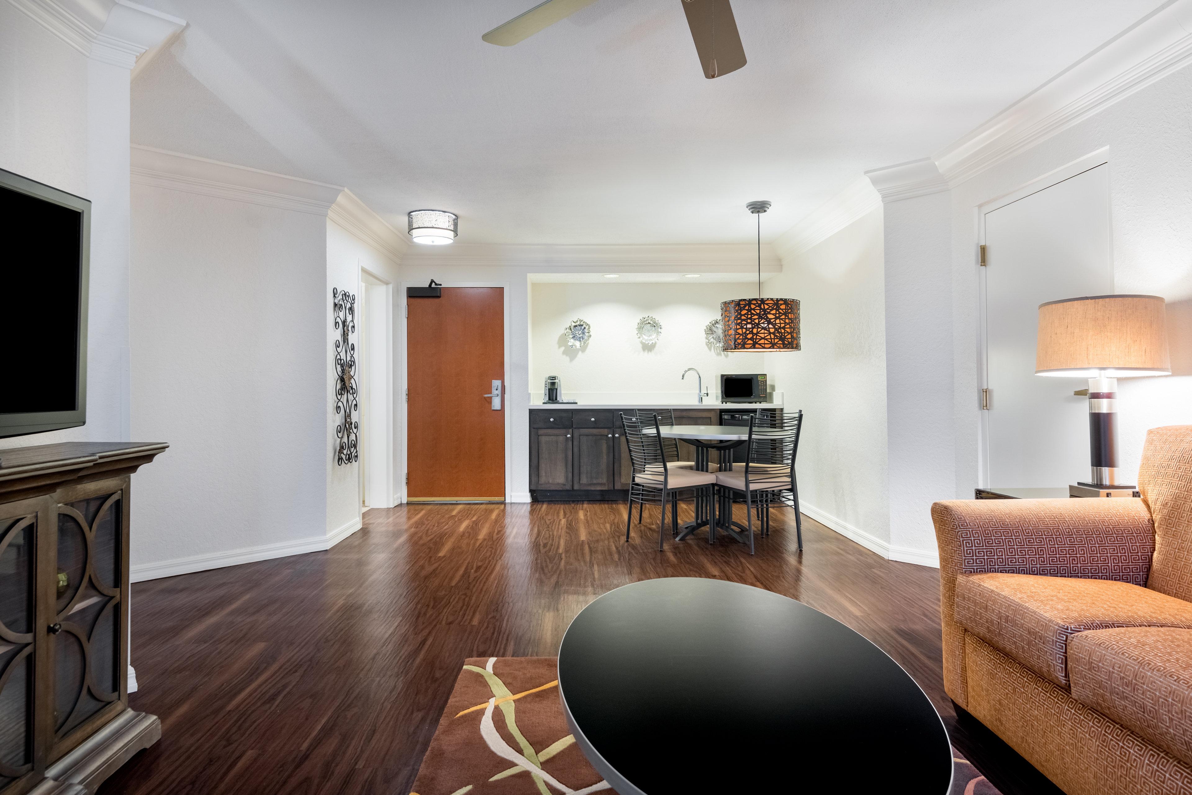 Suite Two Queen Beds One Bedroom