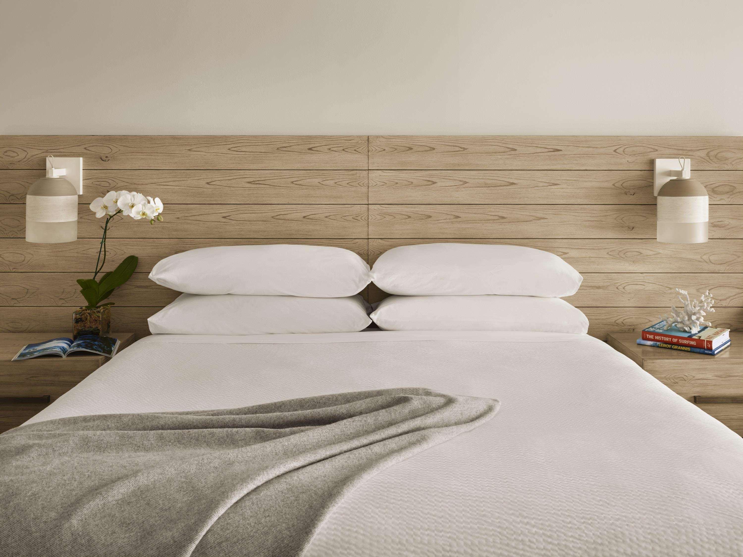 Room Partial Ocean View King Bed