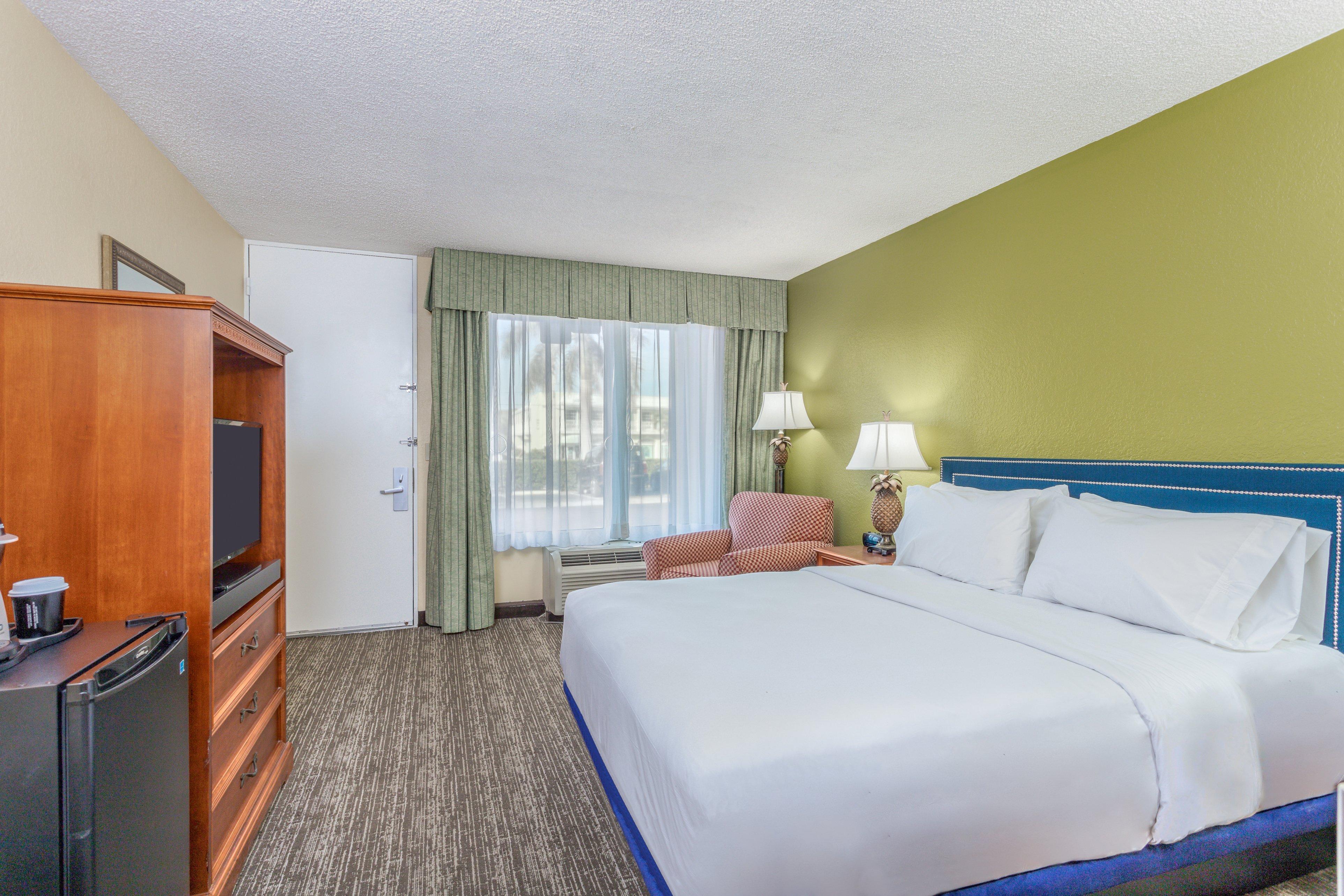 Double Pool View King Bed