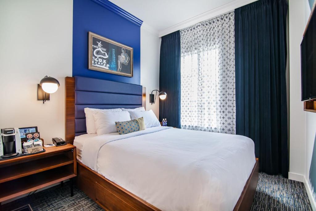 Double Classic Queen Bed