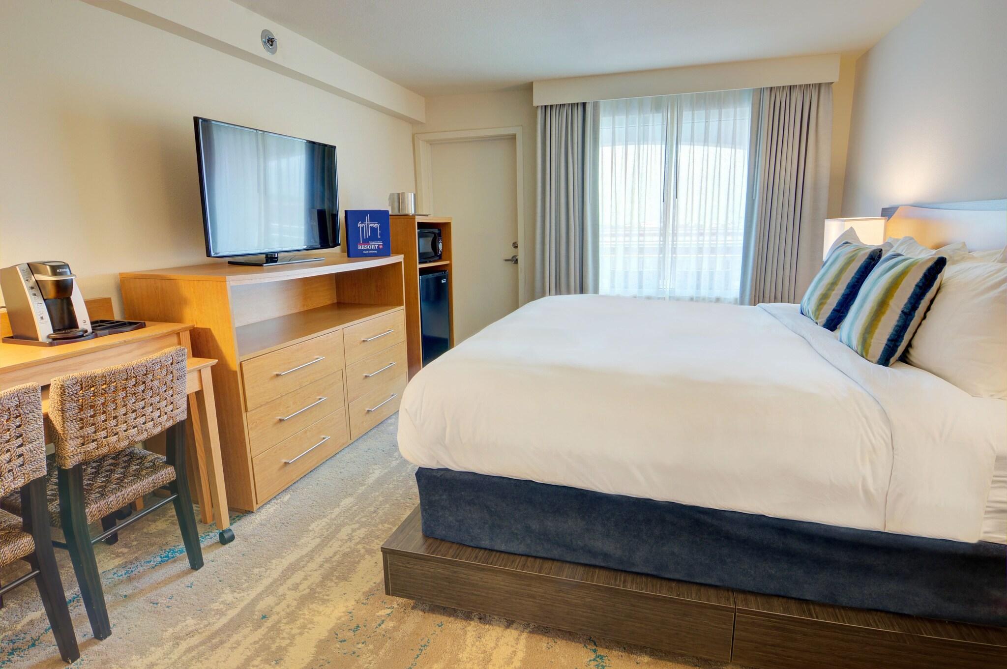 Double Pool View King Bed