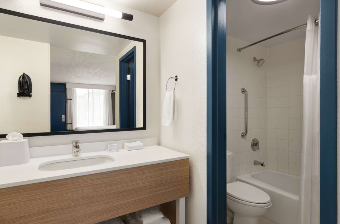 Double King Bed Non Smoking