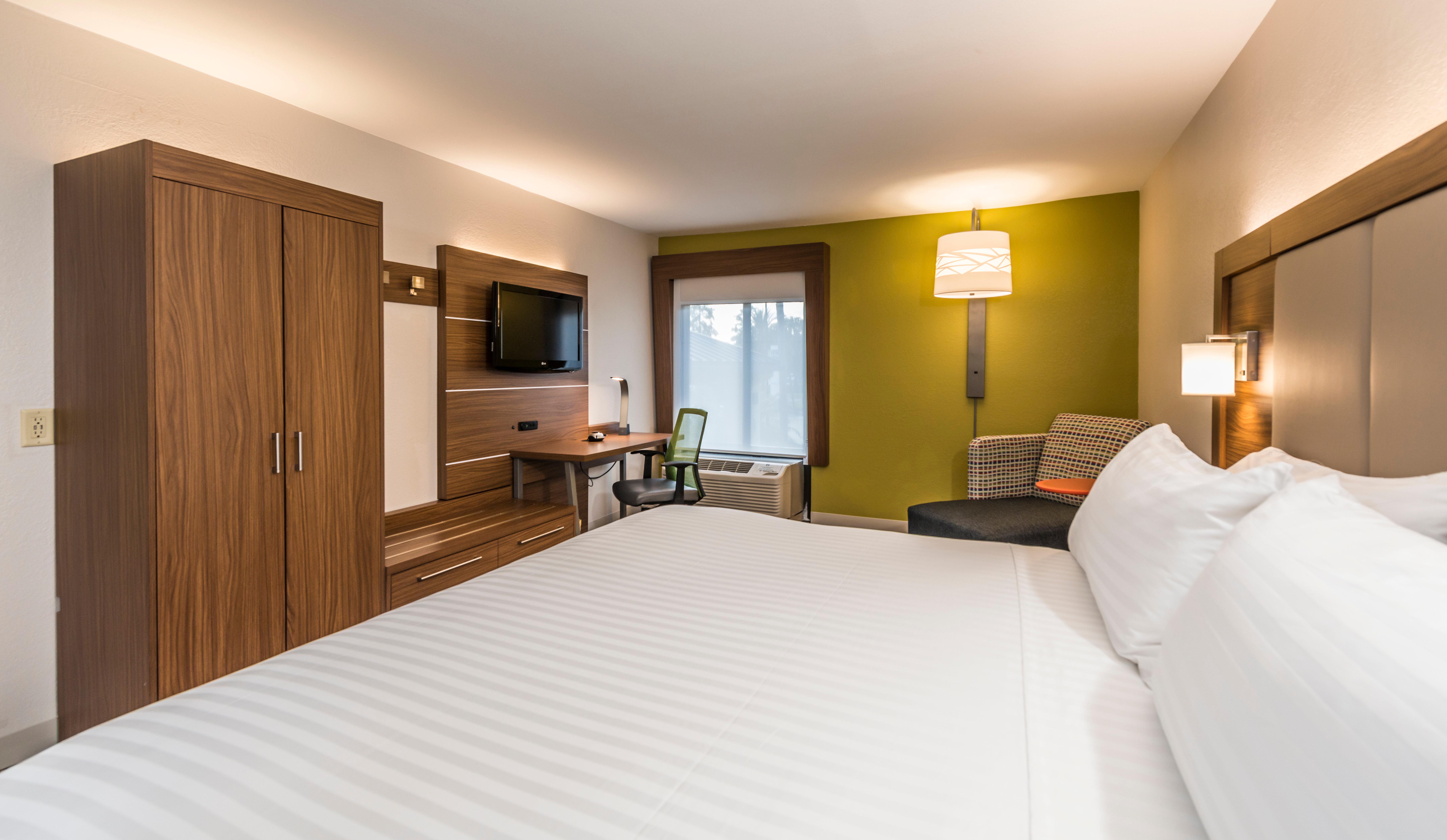 Suite Accessible King Size Bed