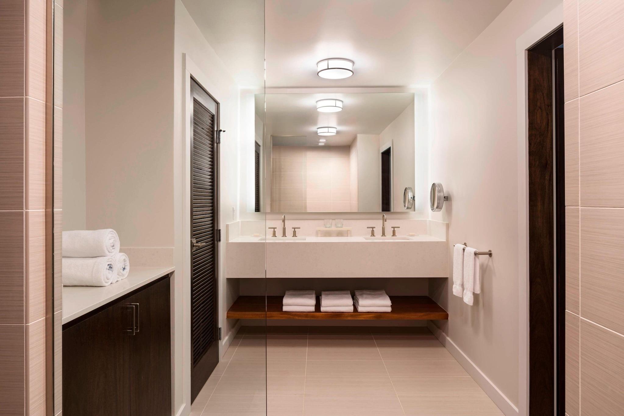 Double Ocean Front with Balcony