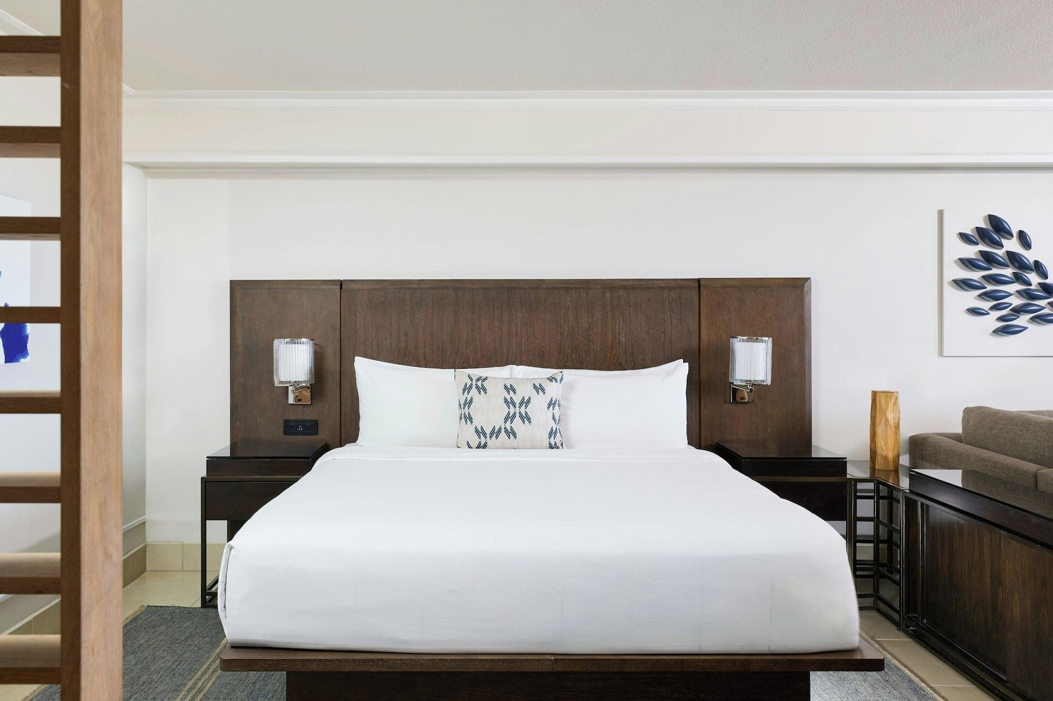 Junior Suite Ocean Front King Bed