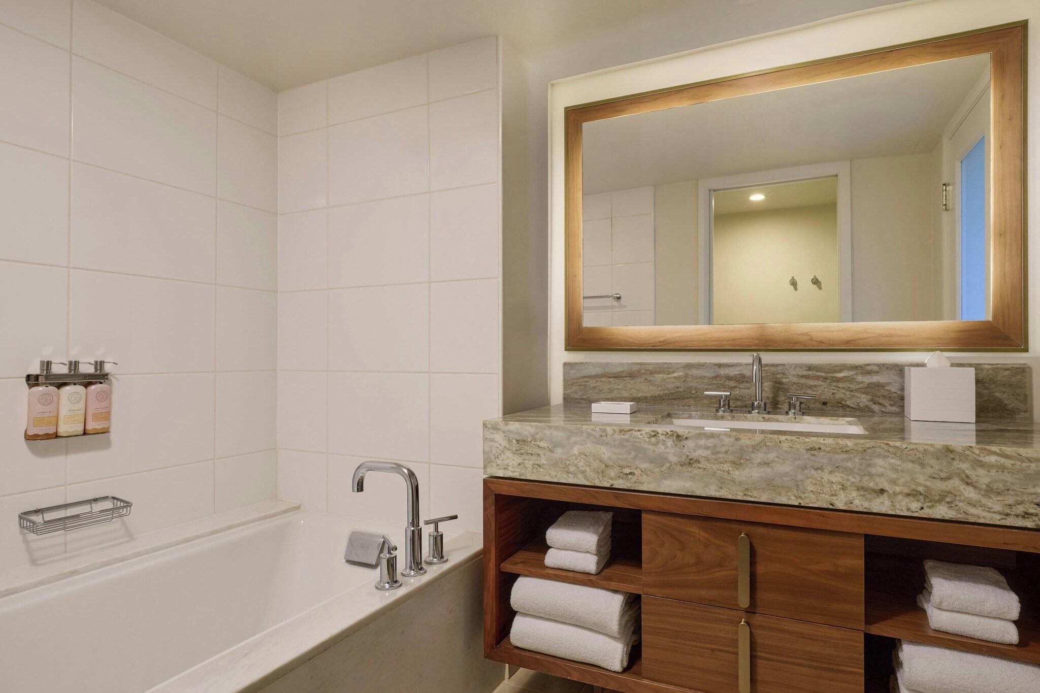 Suite Garden View King Bed