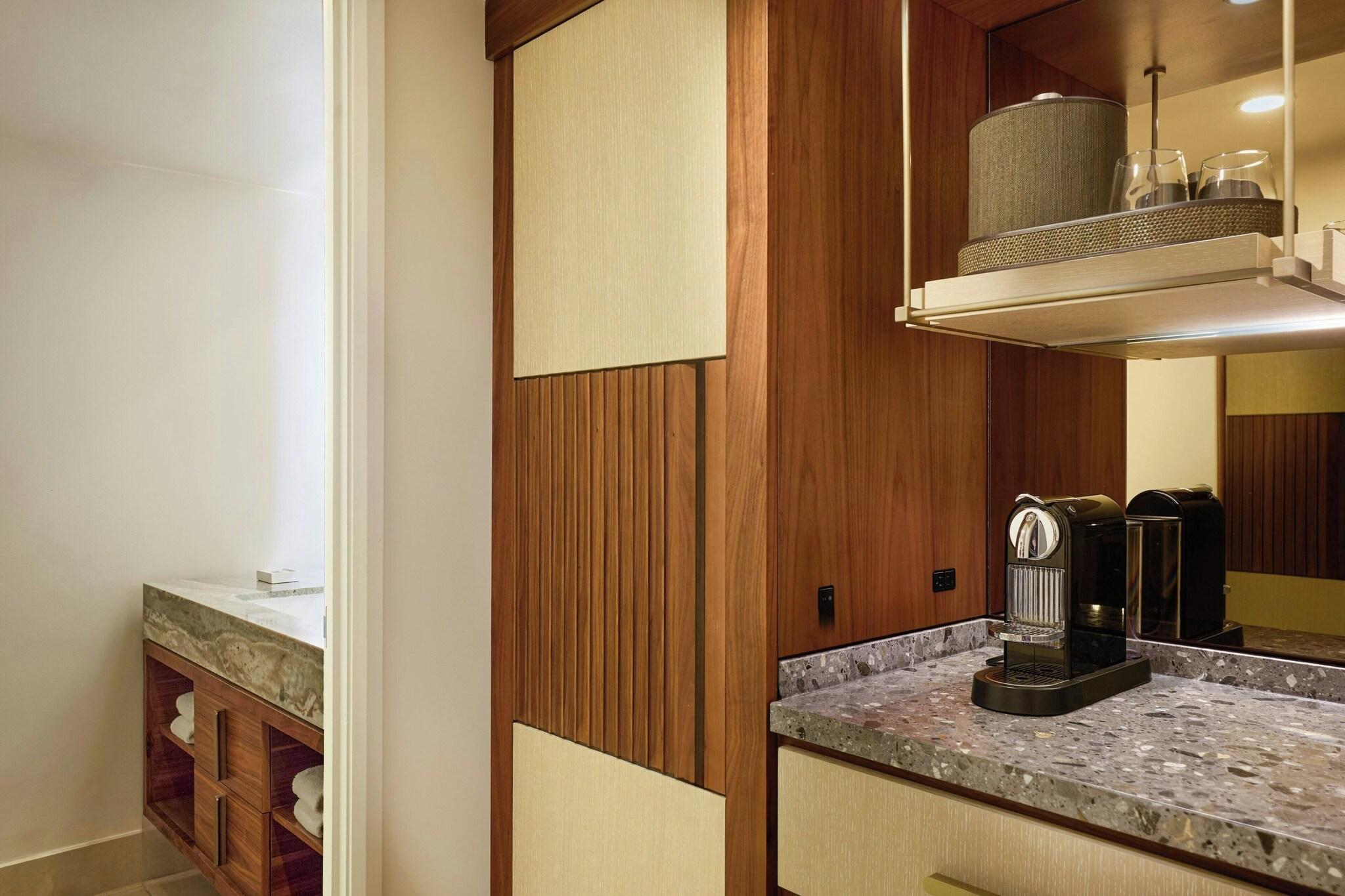 Suite Garden View King Bed