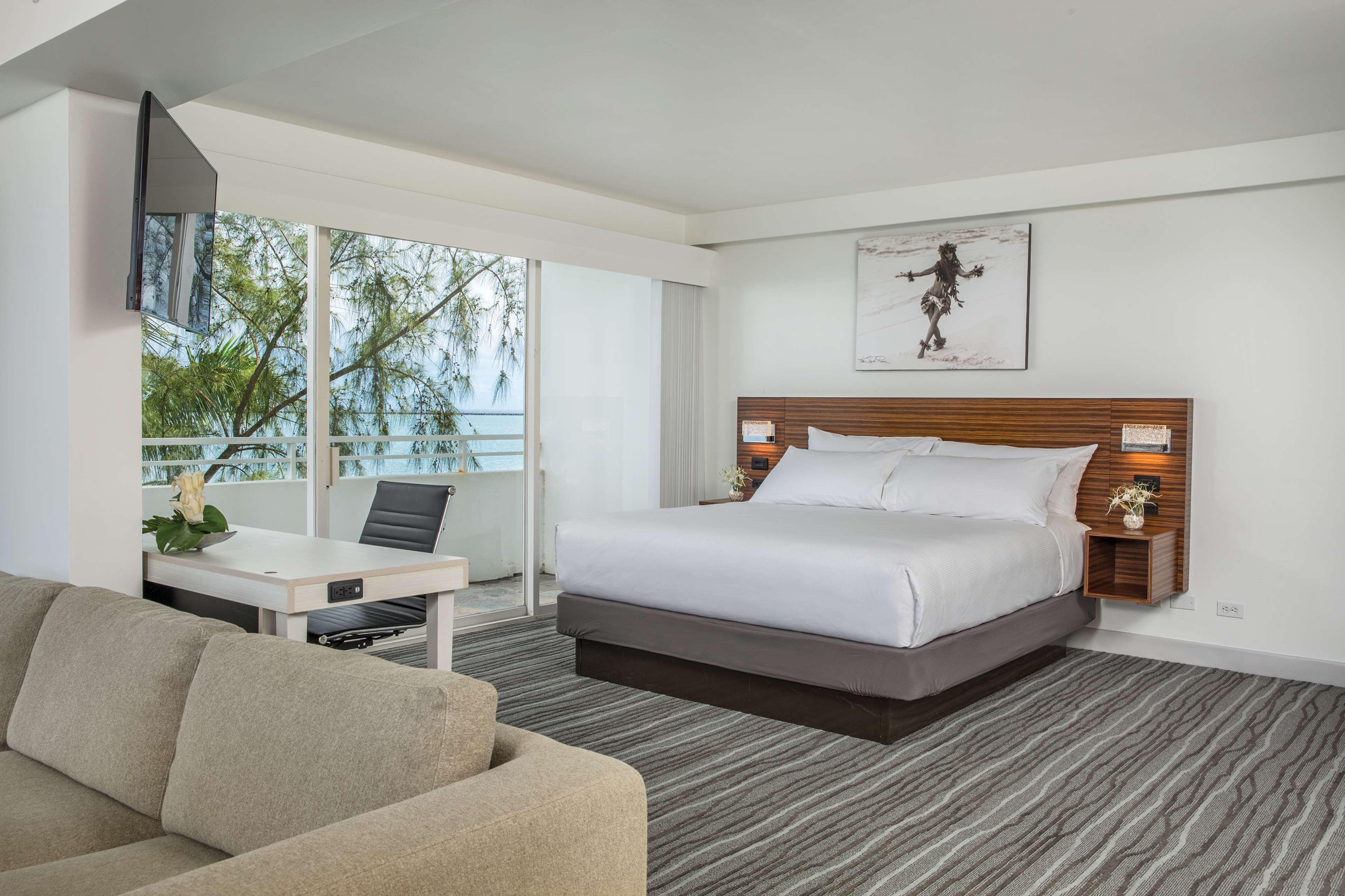 Junior Suite Ocean Front King Bed