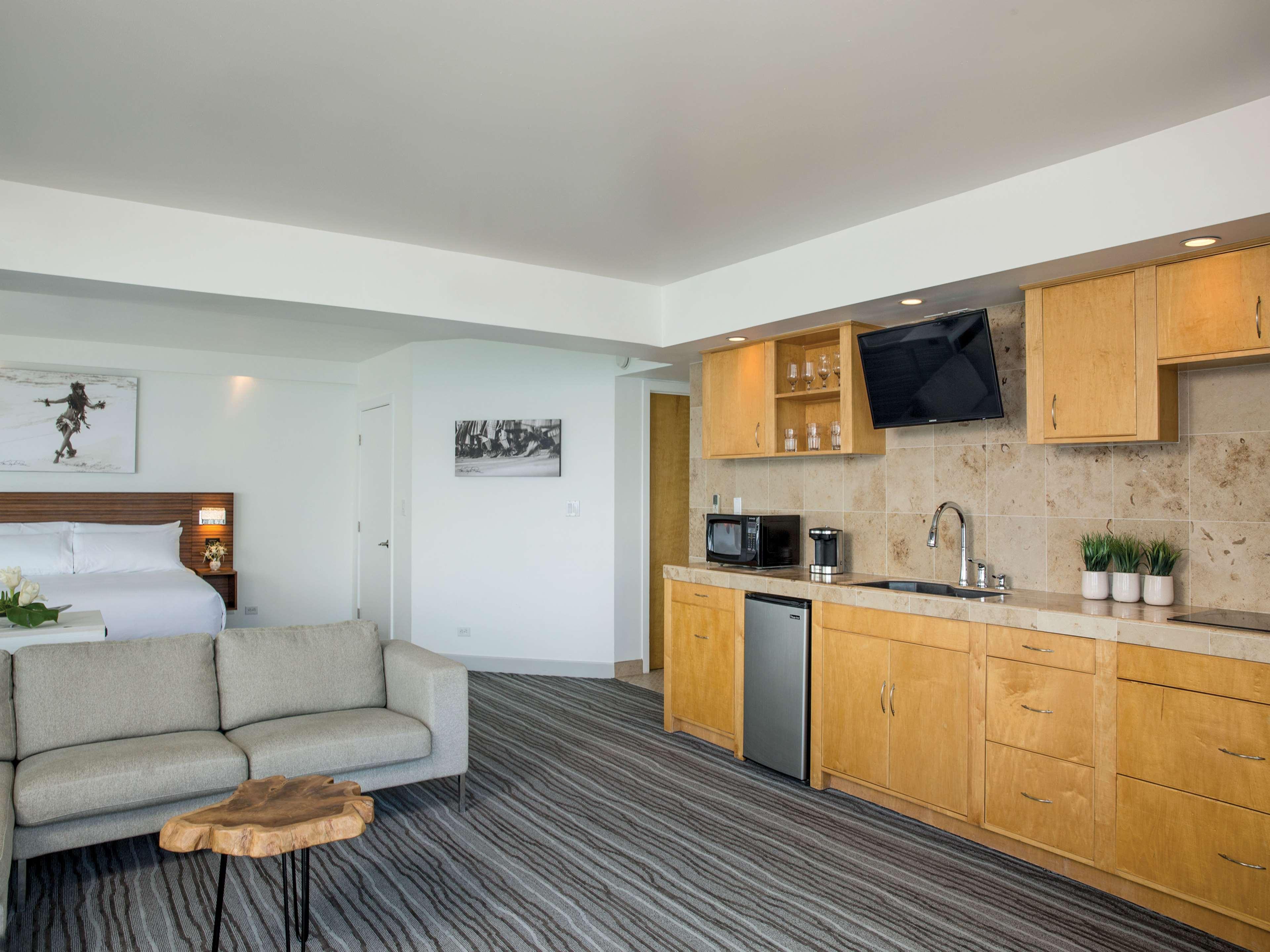 Junior Suite Ocean Front King Bed