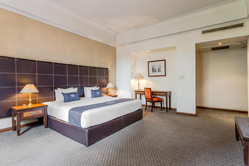 Junior Suite King Size Bed