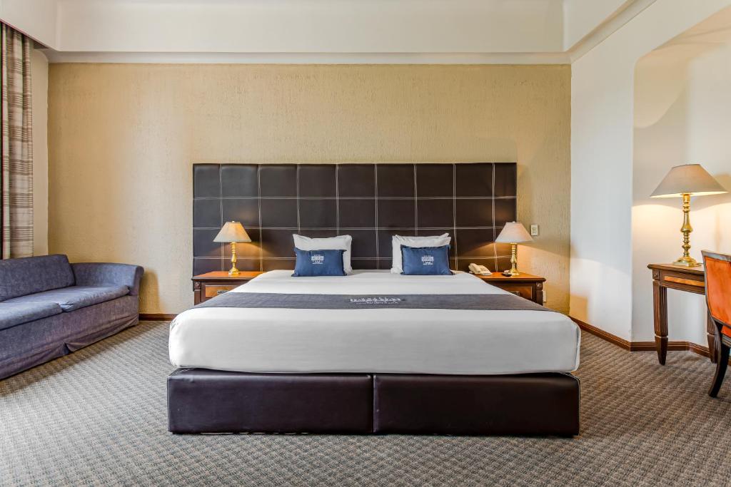 Junior Suite King Size Bed