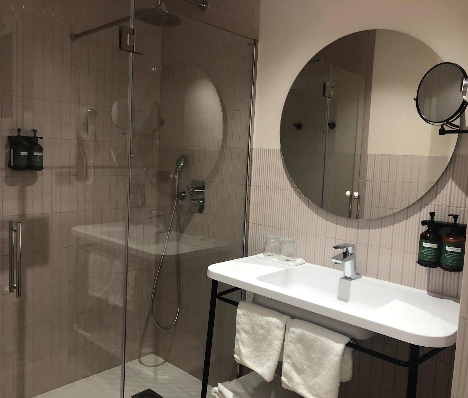 Double Single Pool View