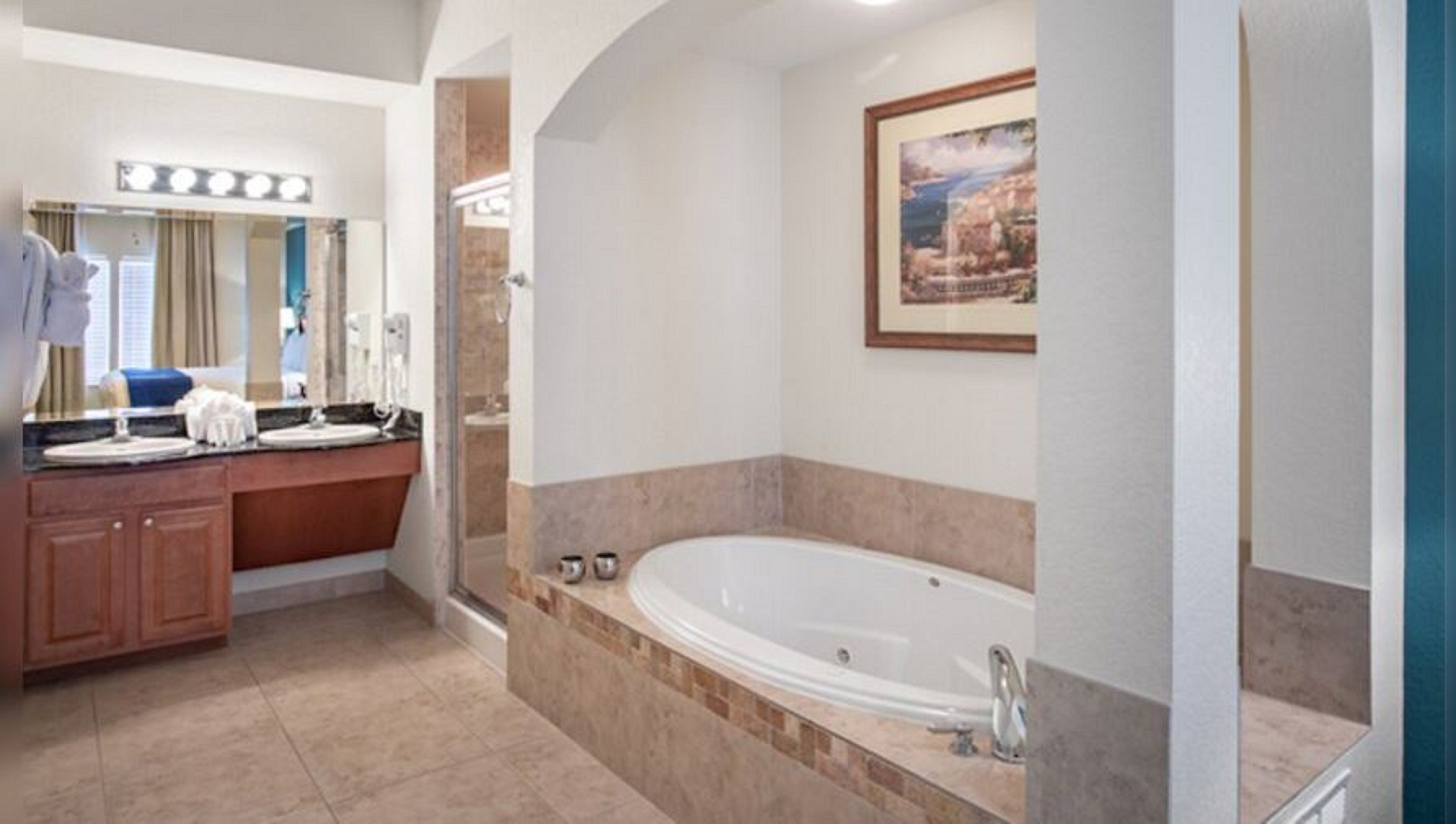 Apartment Four Bedrooms with More Than Three Bathrooms