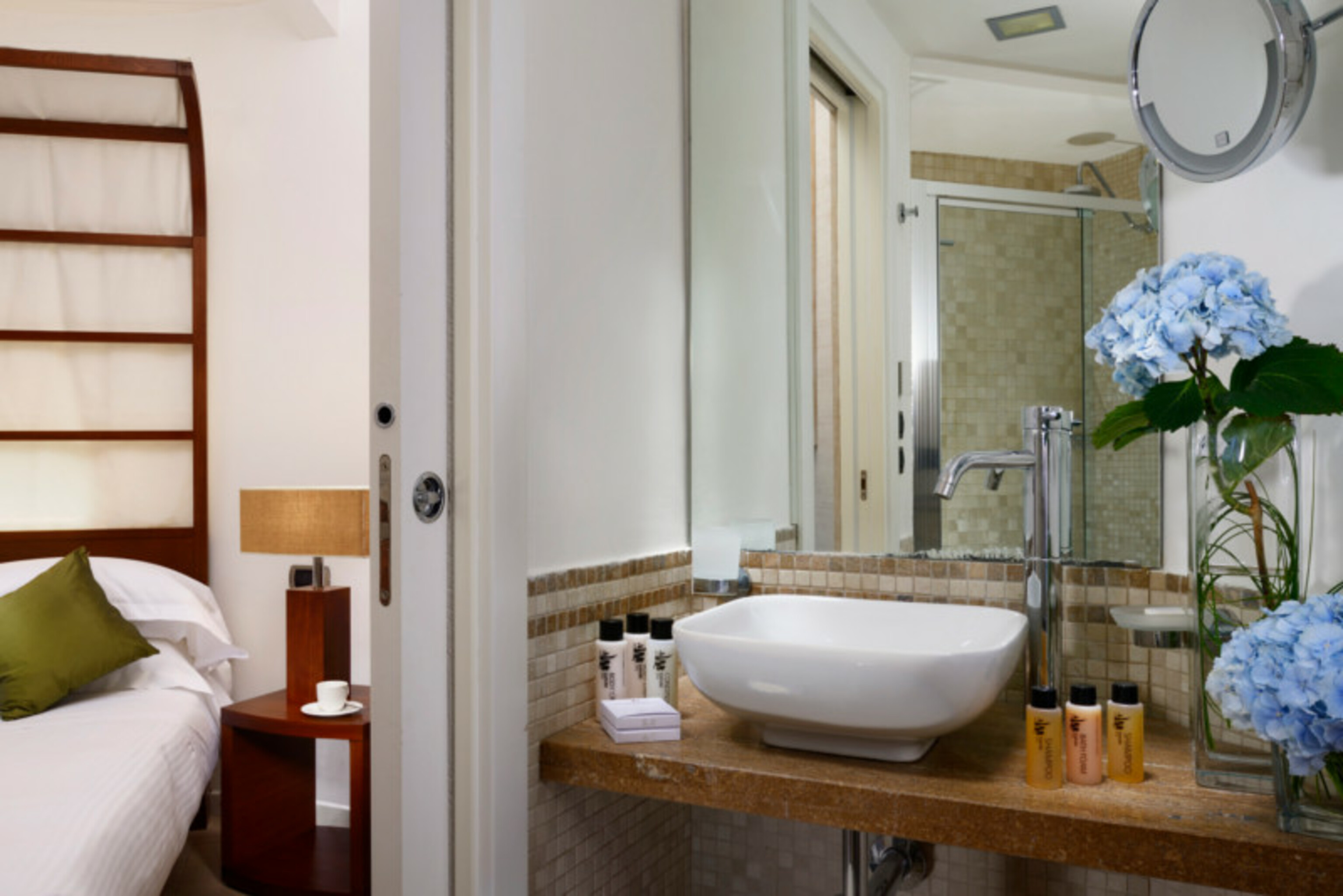 Bungalow Garden View