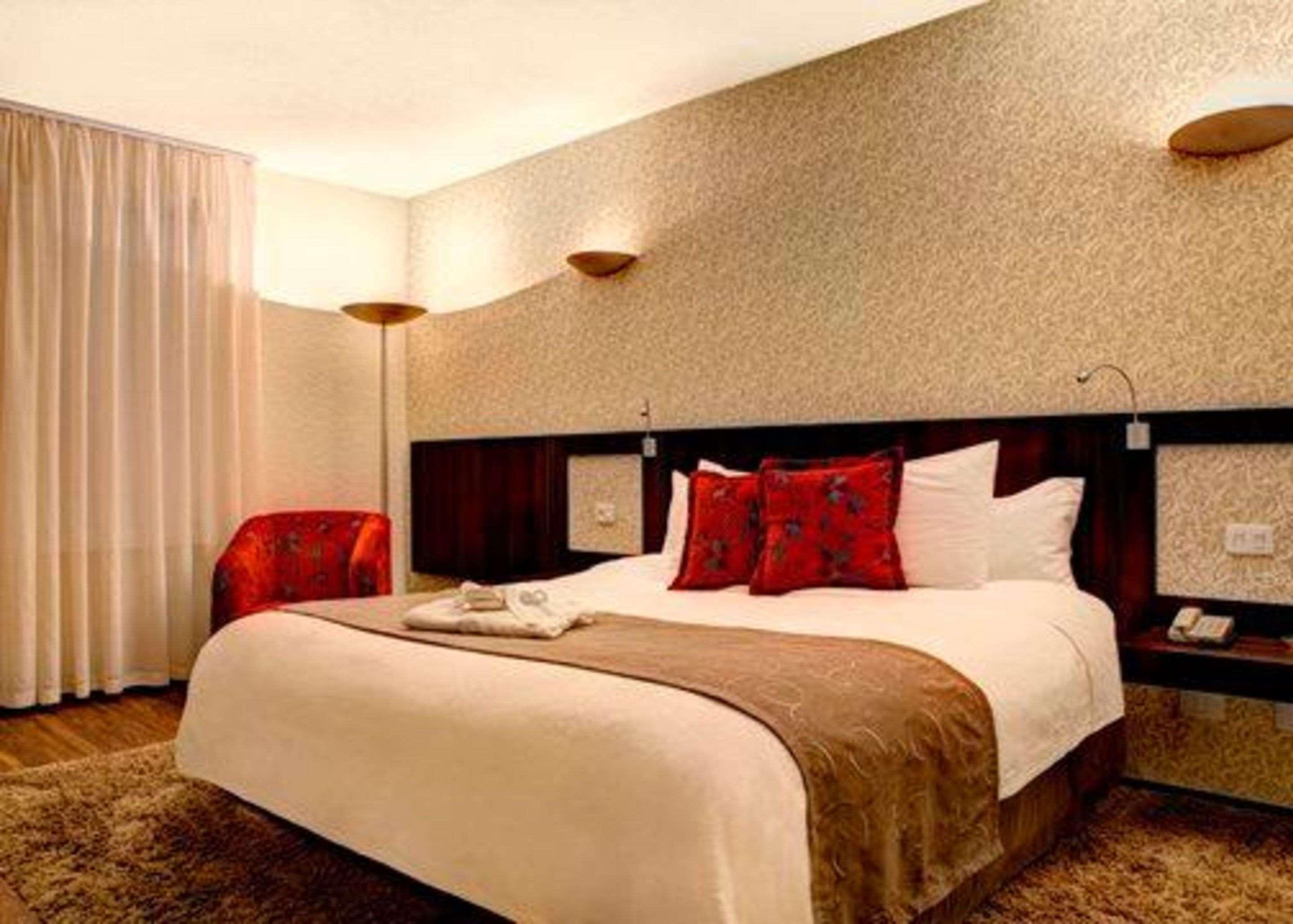 Double Queen Bed Non Smoking