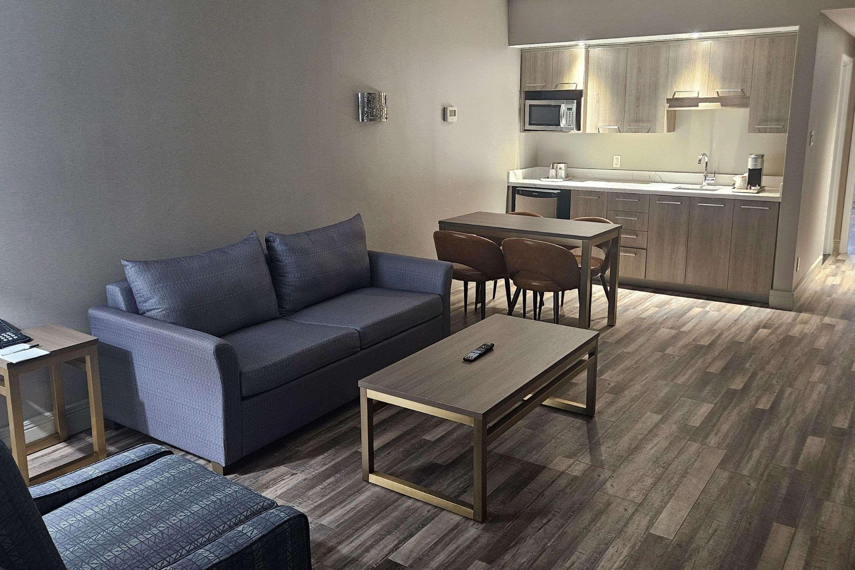 Suite Pool View One Bedroom