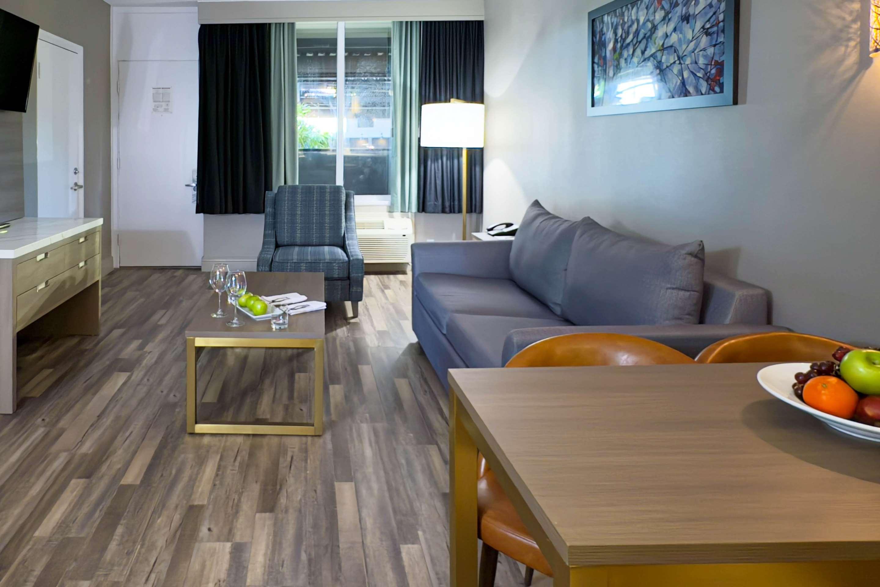 Suite Pool View One Bedroom