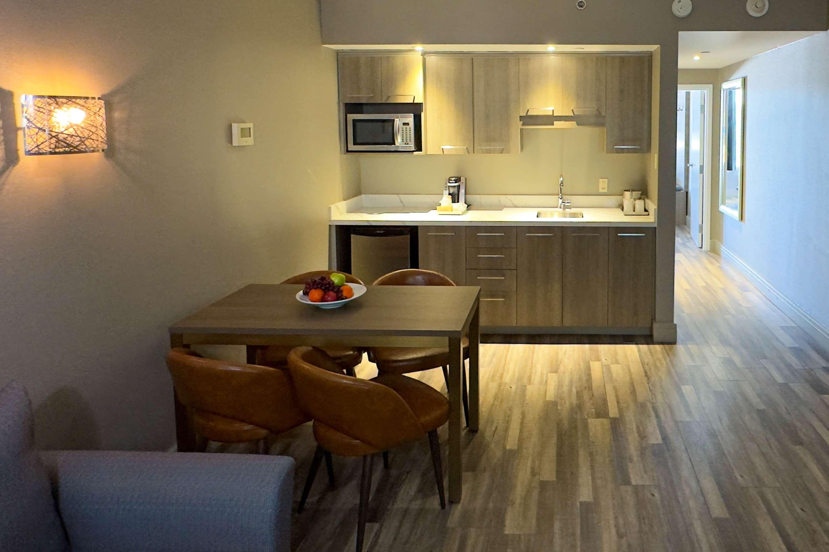 Suite Pool View One Bedroom