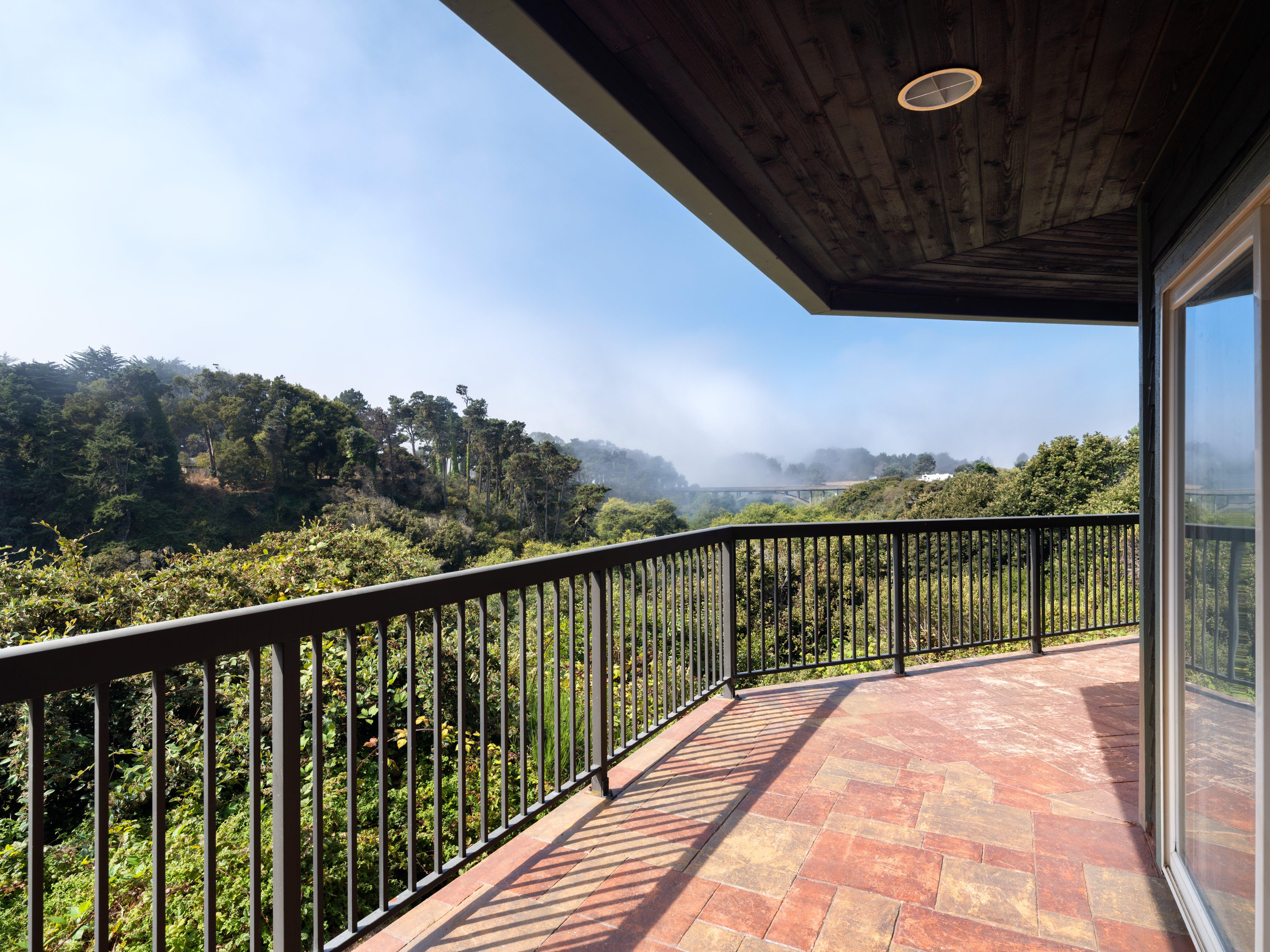 Suite Accessible King Size Bed