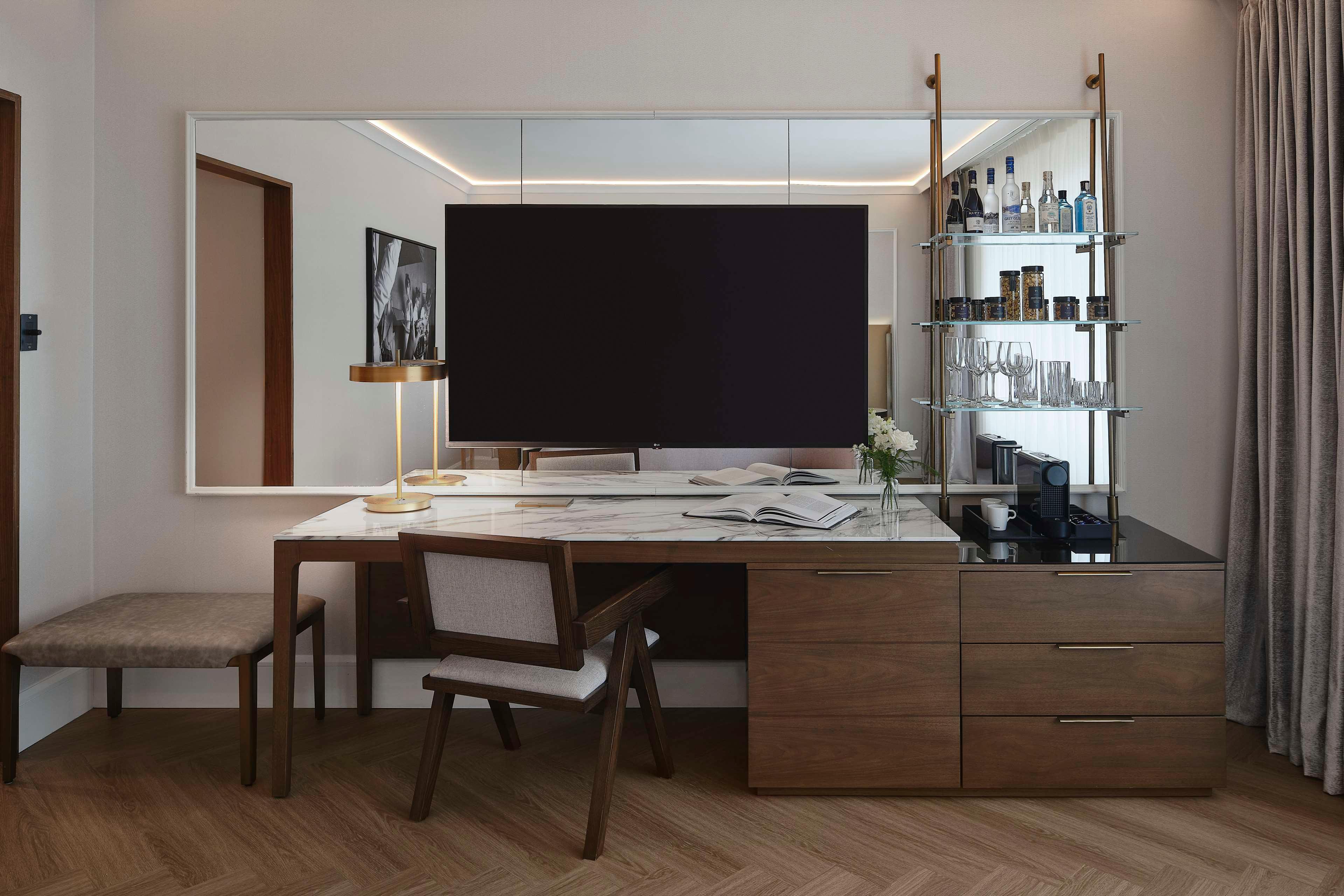 Double Deluxe King Bed