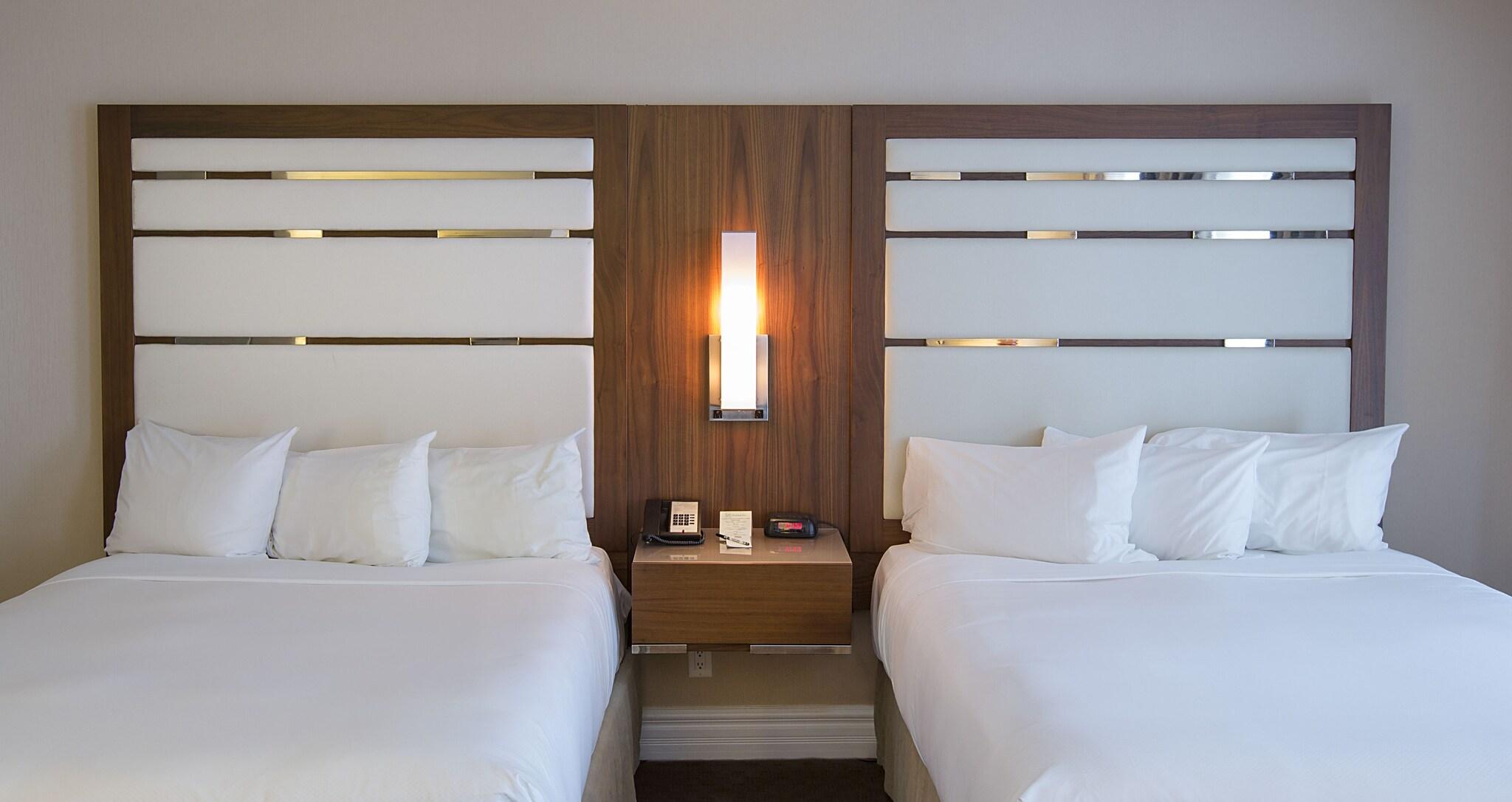 Studio Two Queen Beds