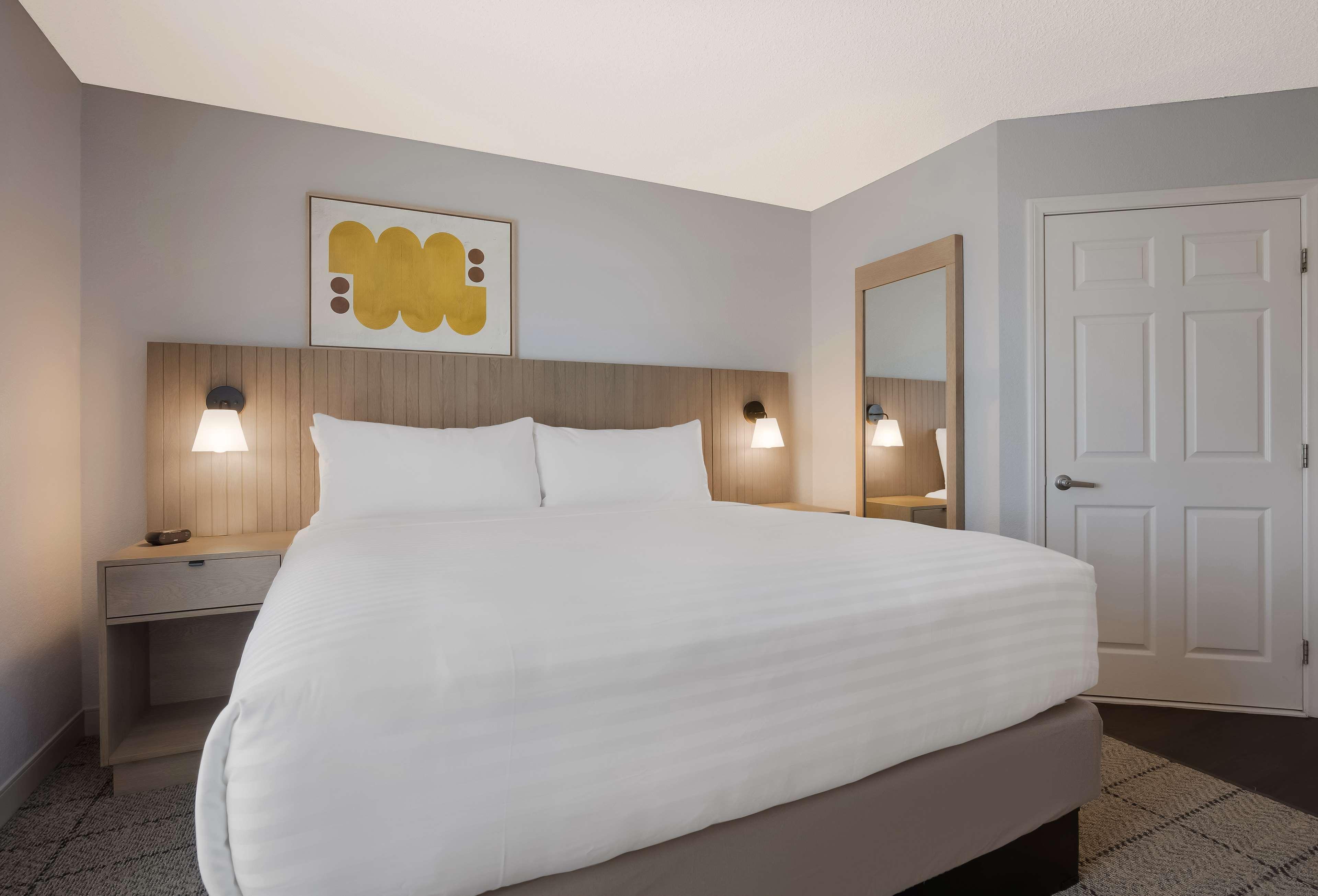 Studio Accessible-queen Size Bed