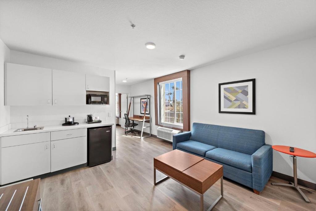 Studio King Size Bed