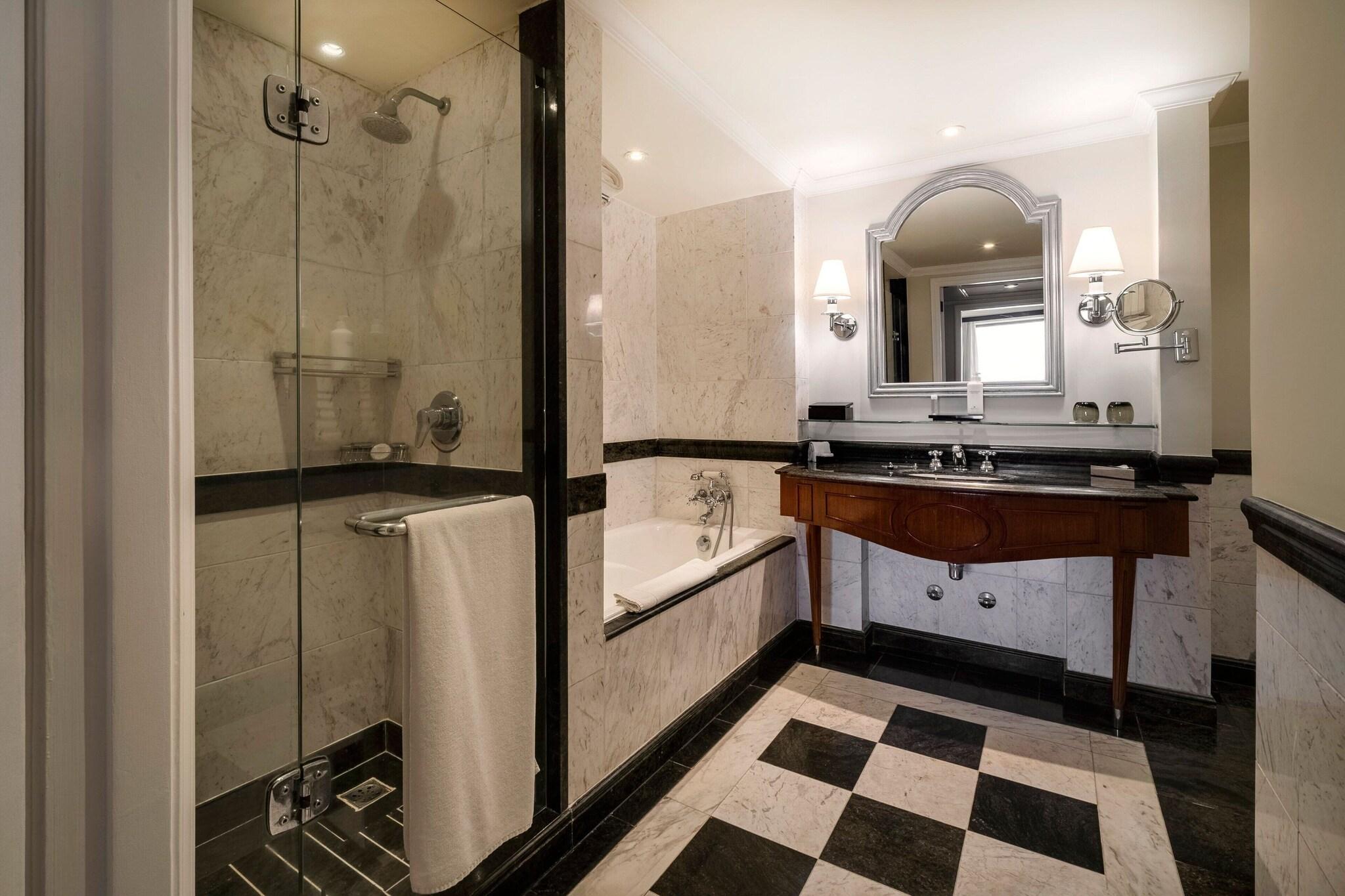 Suite Smoking with Views