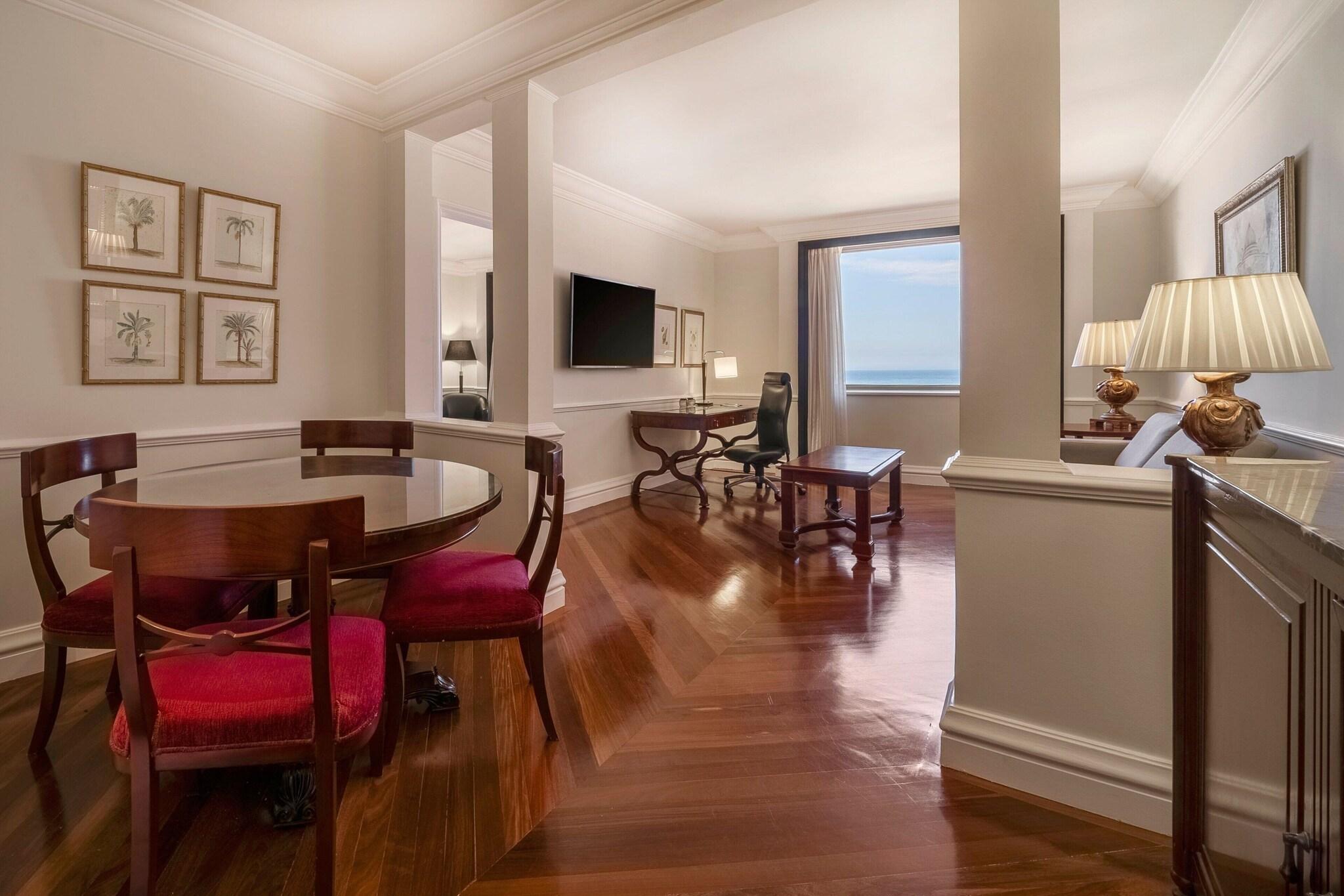 Suite Smoking with Views