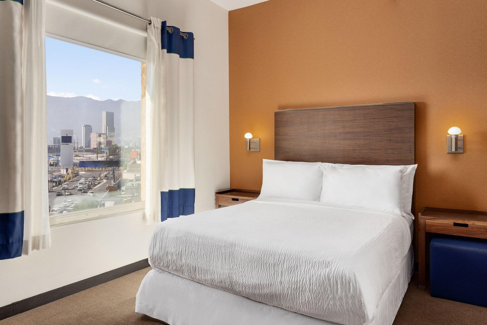 Suite Deluxe Queen Bed