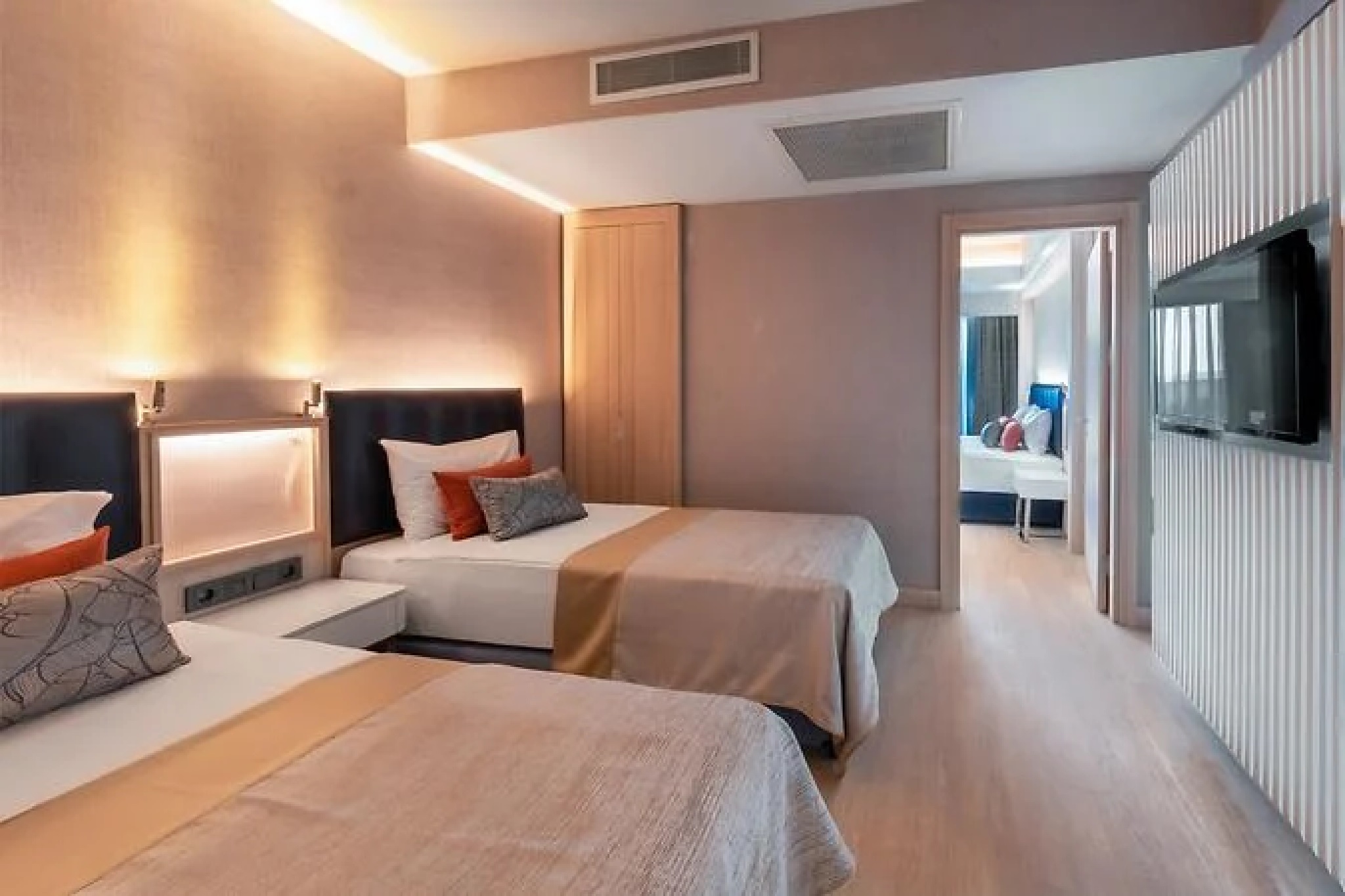 Family Room Deluxe Land View