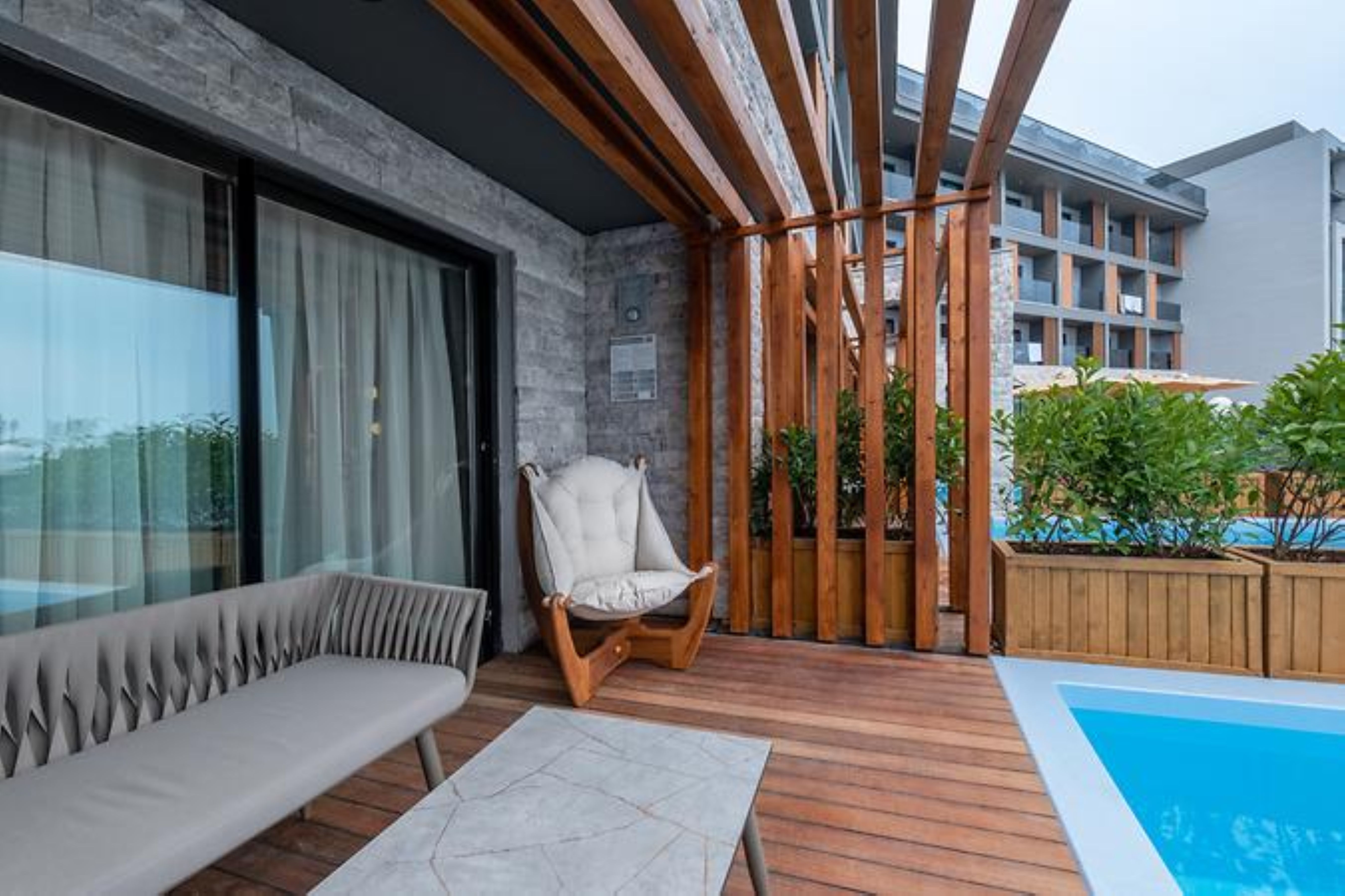 Double Single Pool View