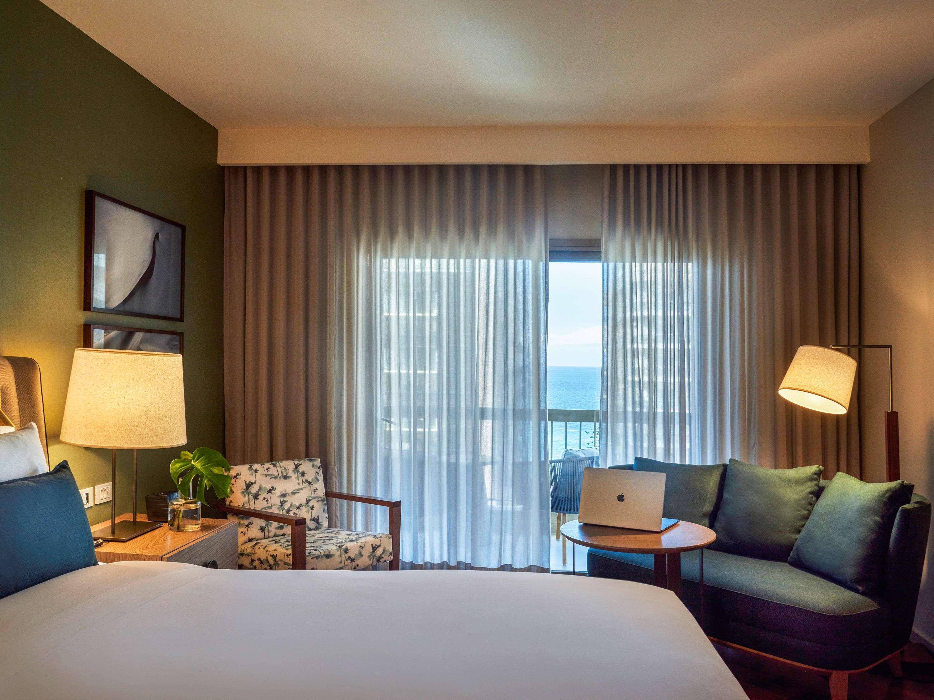 Double Deluxe City View King Bed