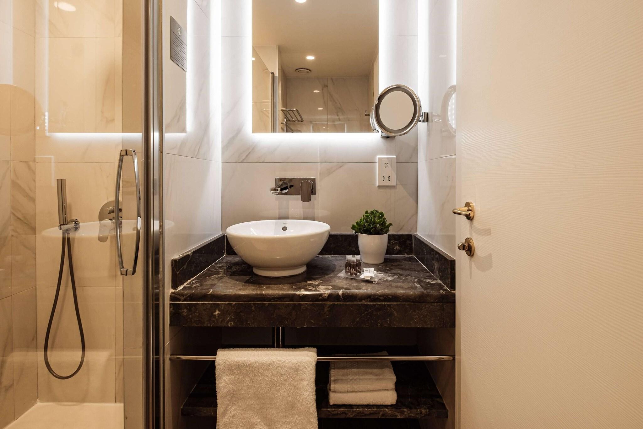 Double or Twin Executive King Bed