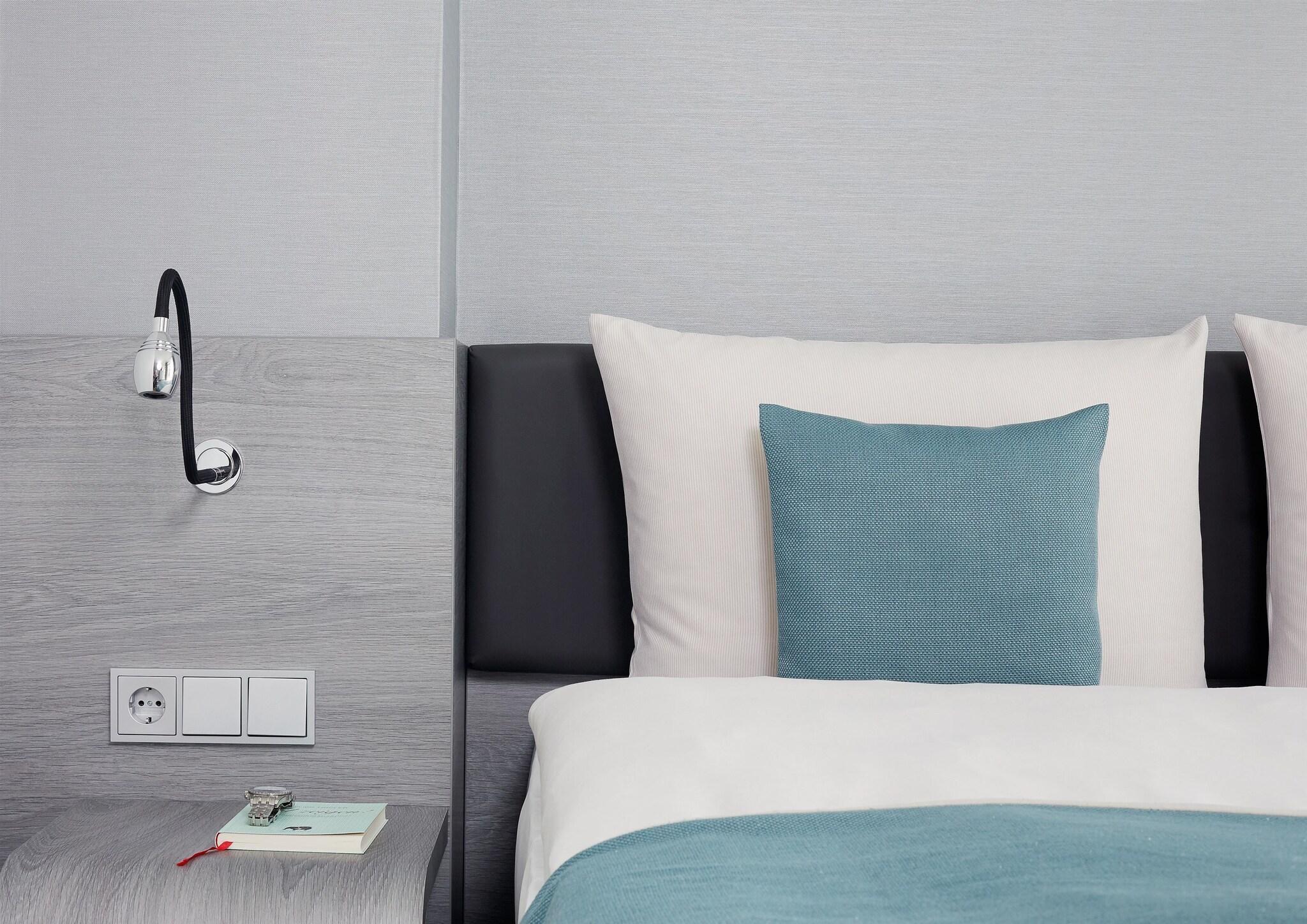 Double Business Queen Bed