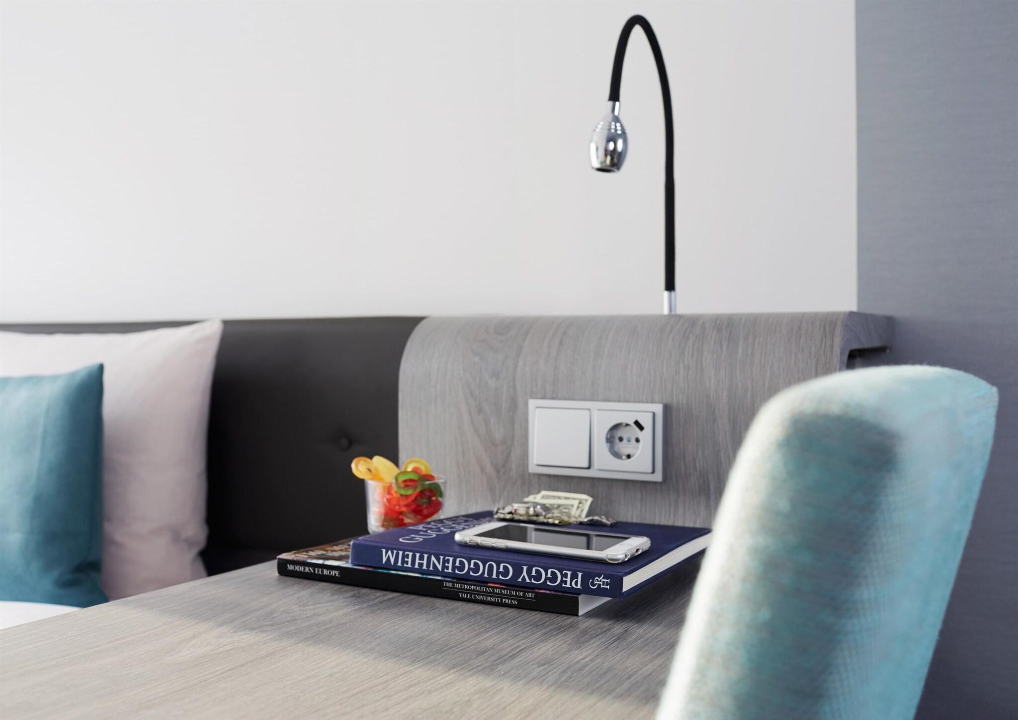 Apartment Business Queen Bed