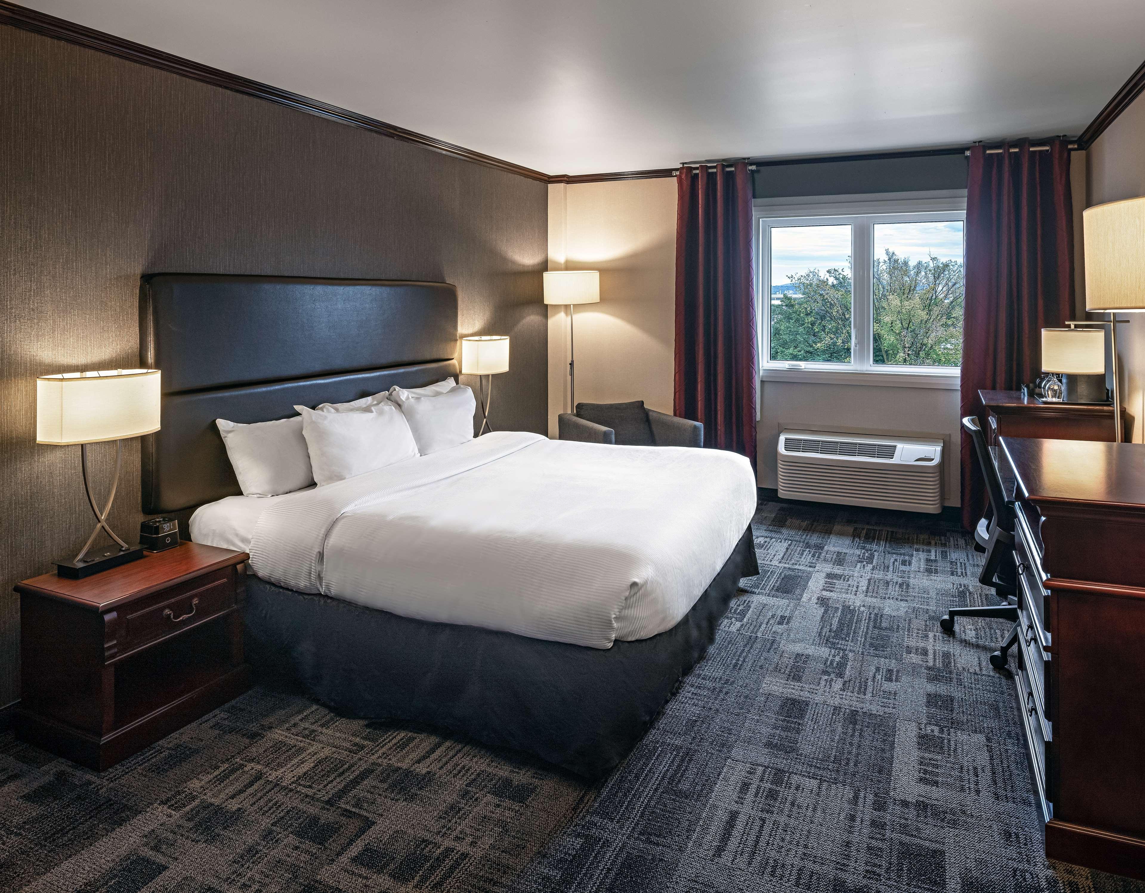 Double Business King Bed