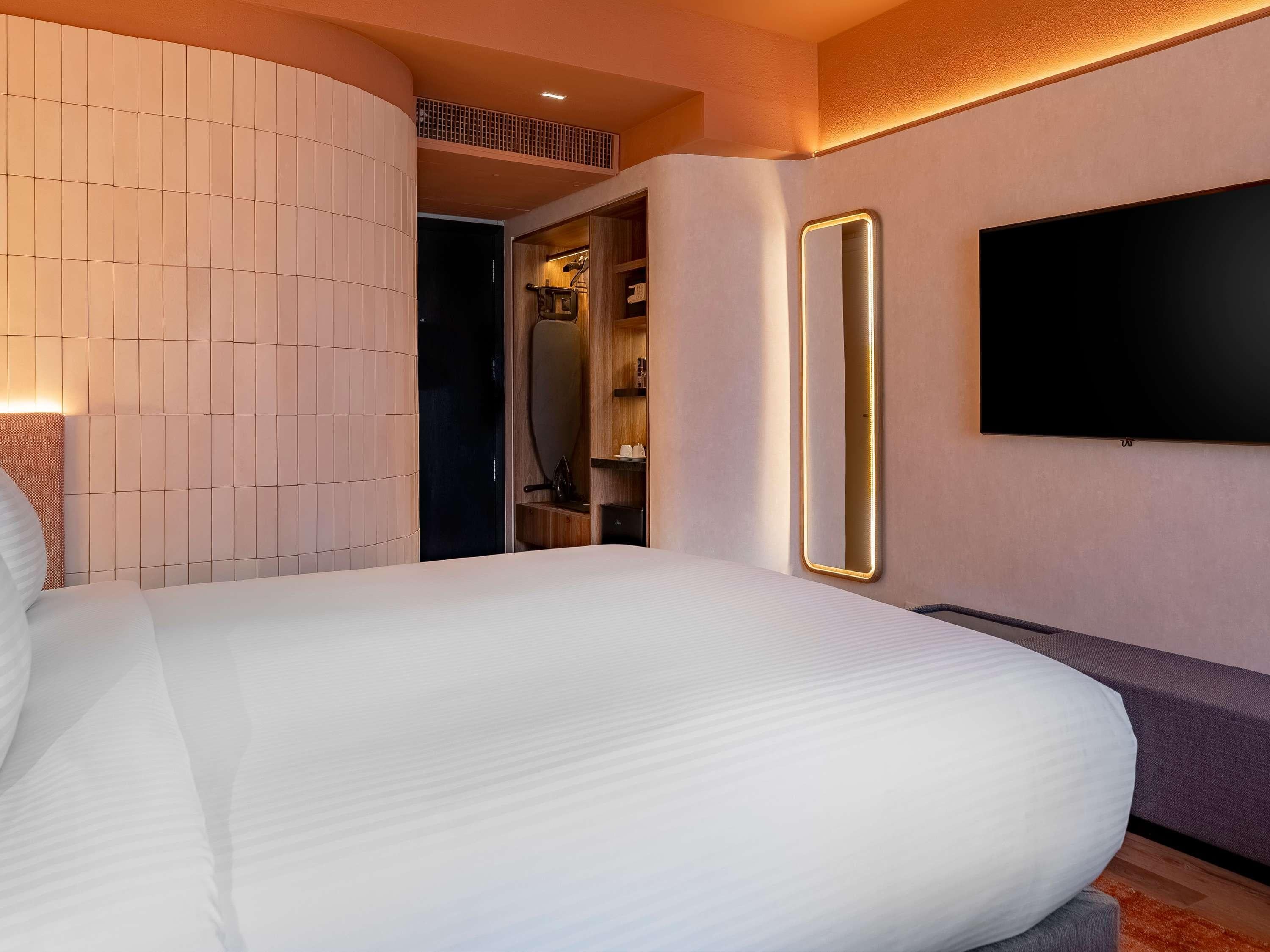 Double Queen Size Bed