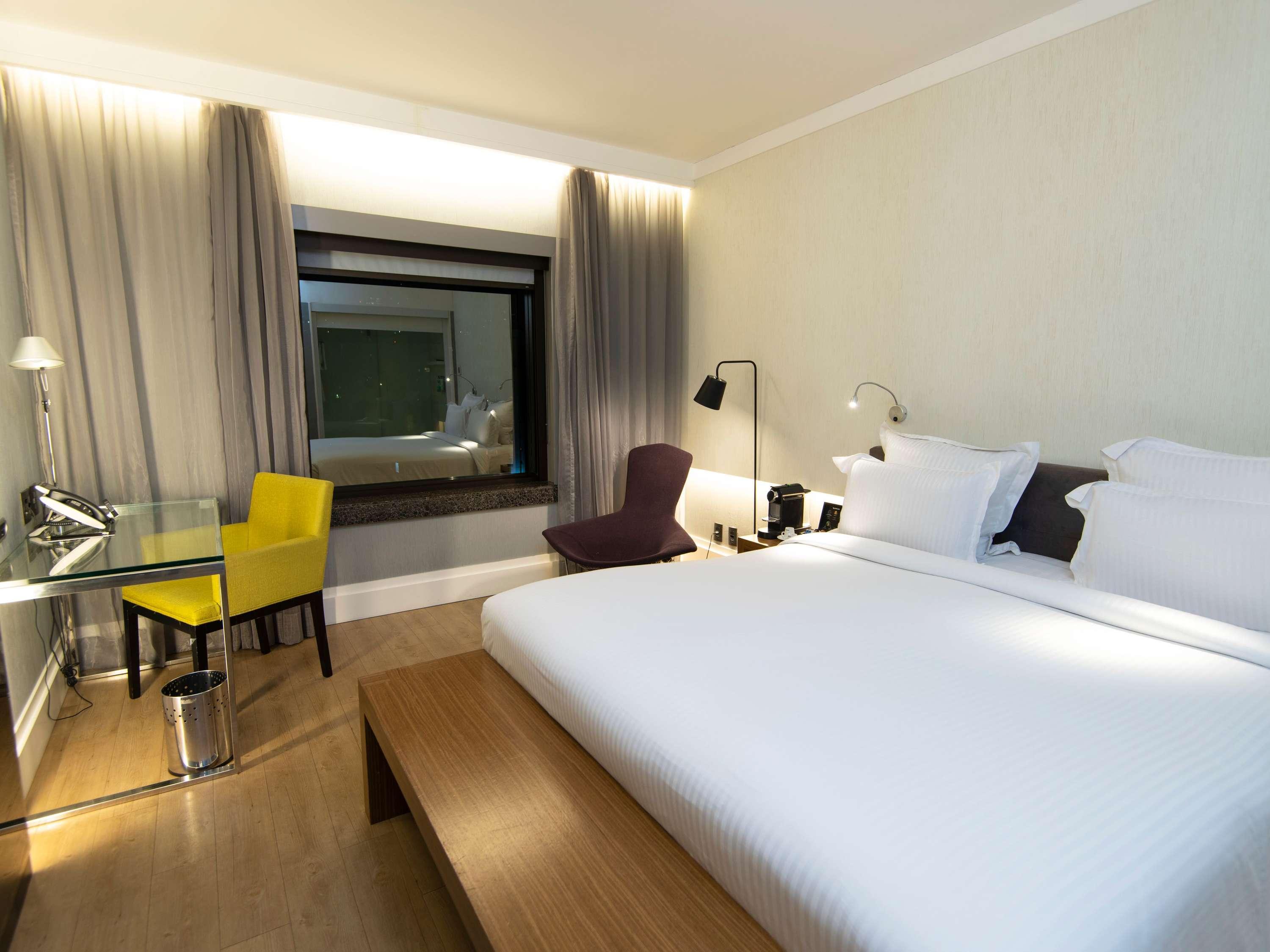 Double Queen Size Bed