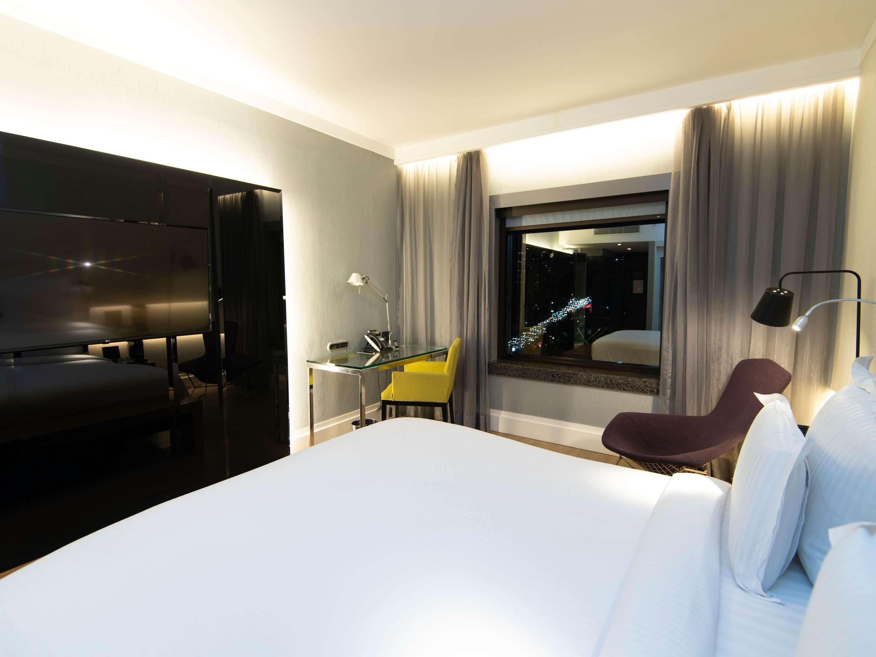 Double Queen Size Bed