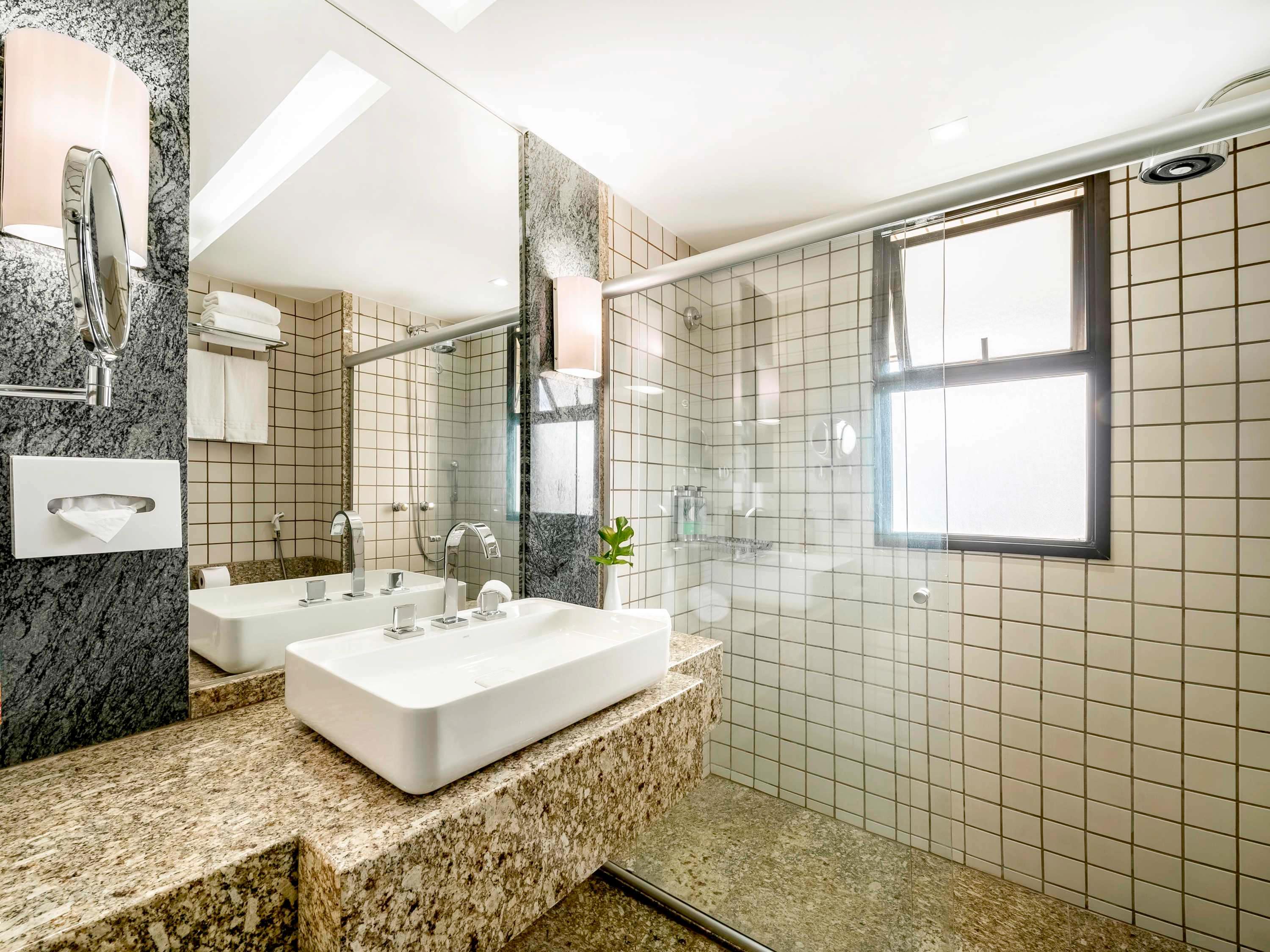 Junior Suite Queen Size Bed